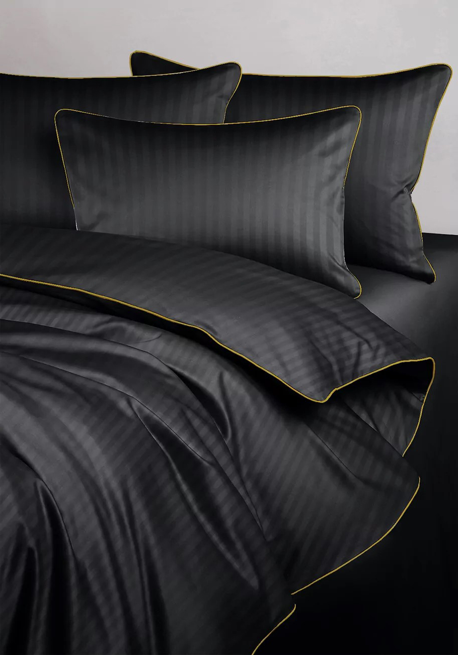 Posteľná Bielizeň damašek čierna so zlatým lemom 160x200 Maro Home