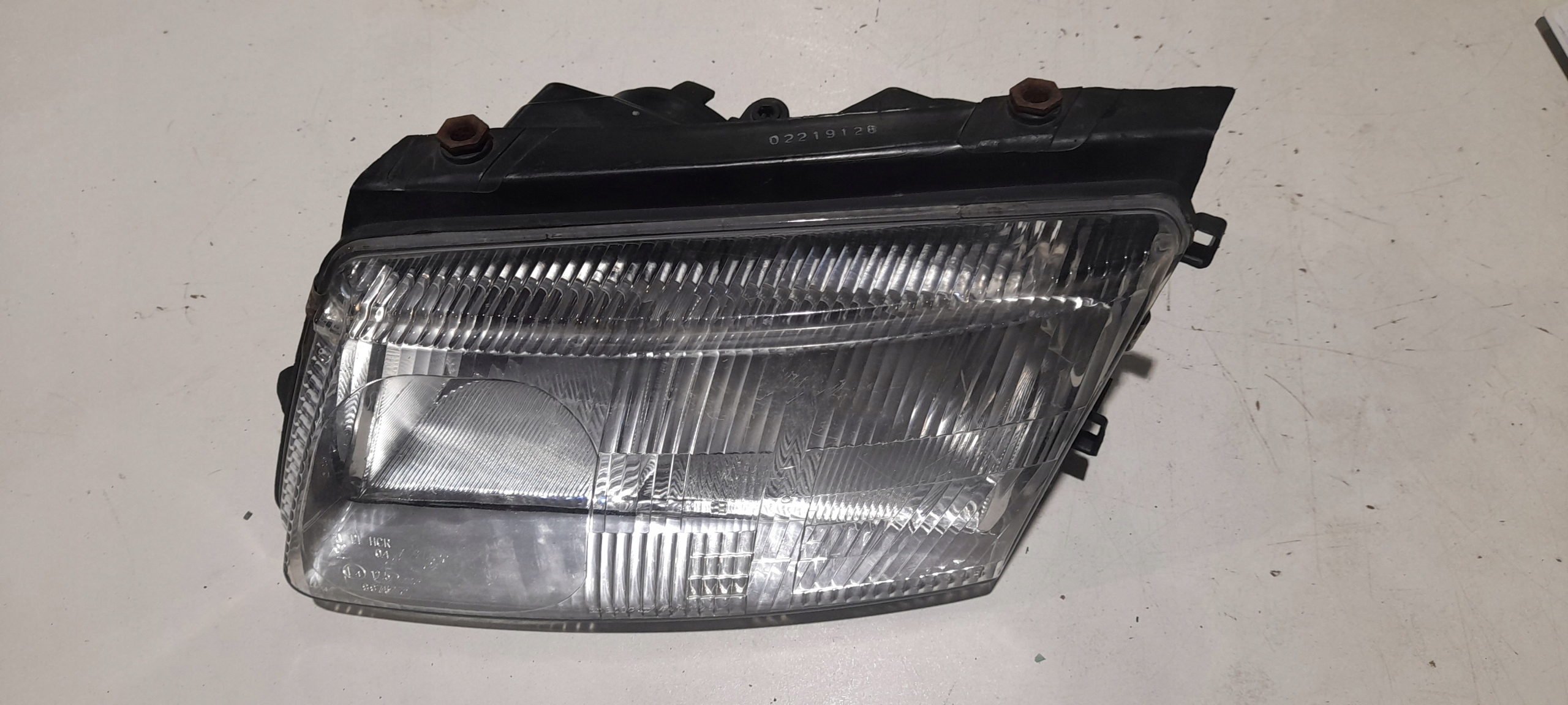 PASSAT B5 REFLEKTOR levý světlo předek