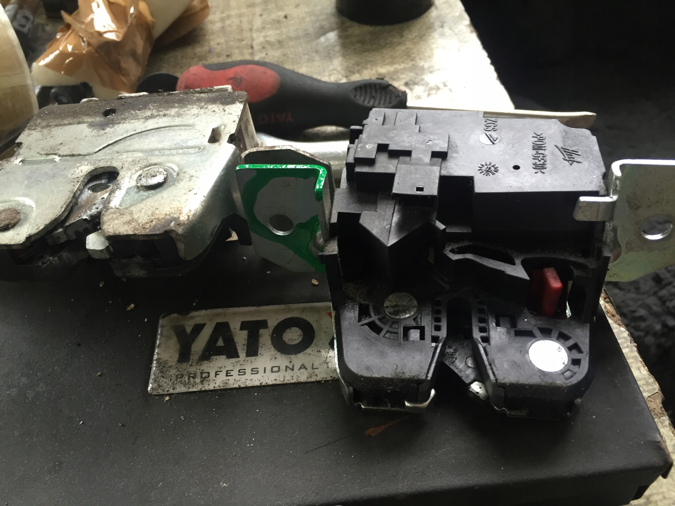 MERCEDES A Class W169 замок задней двери багажного отделения