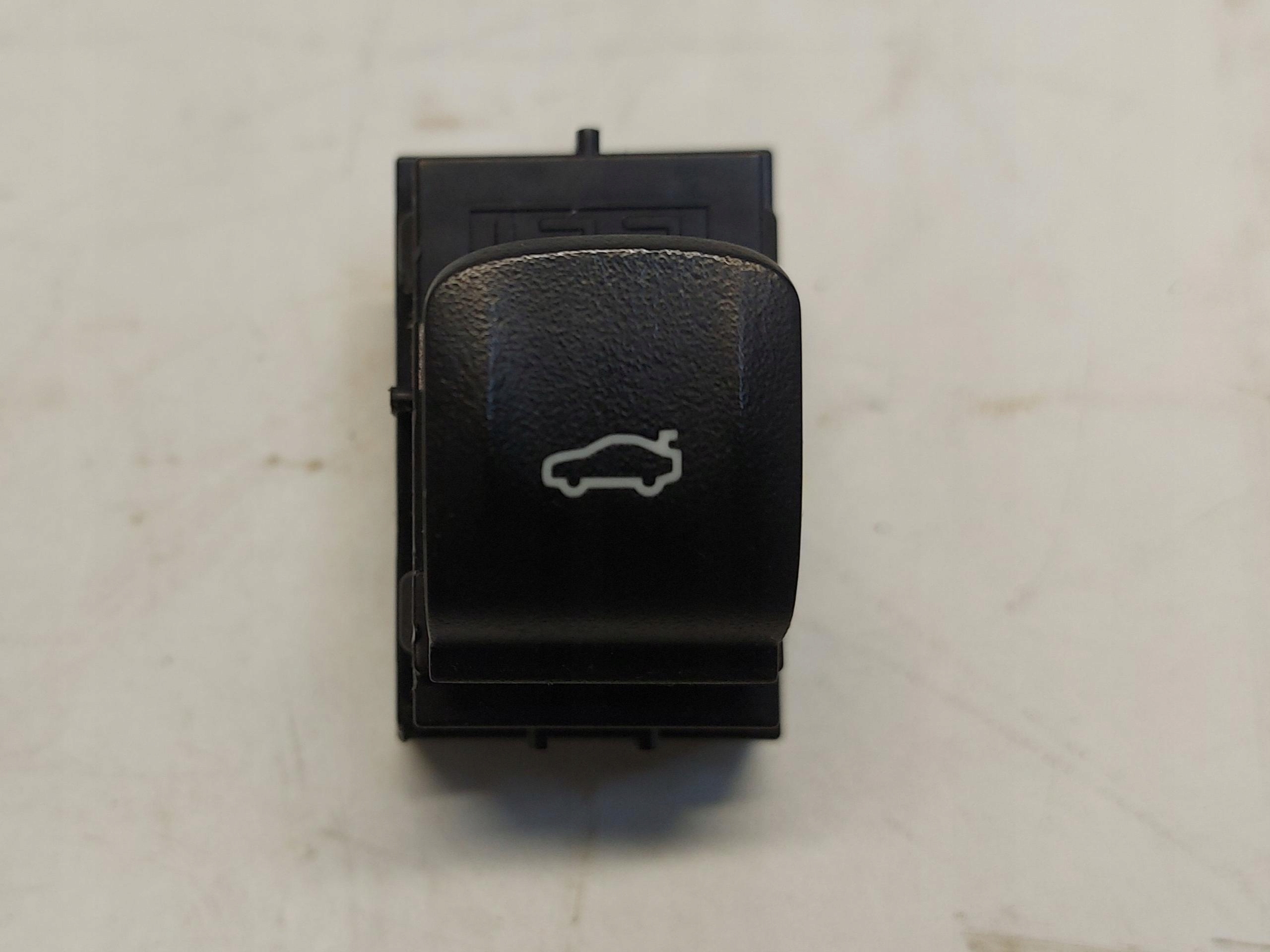 BMW G05 X5 3.0d 2019r opening control switch bonnet 9327029-01