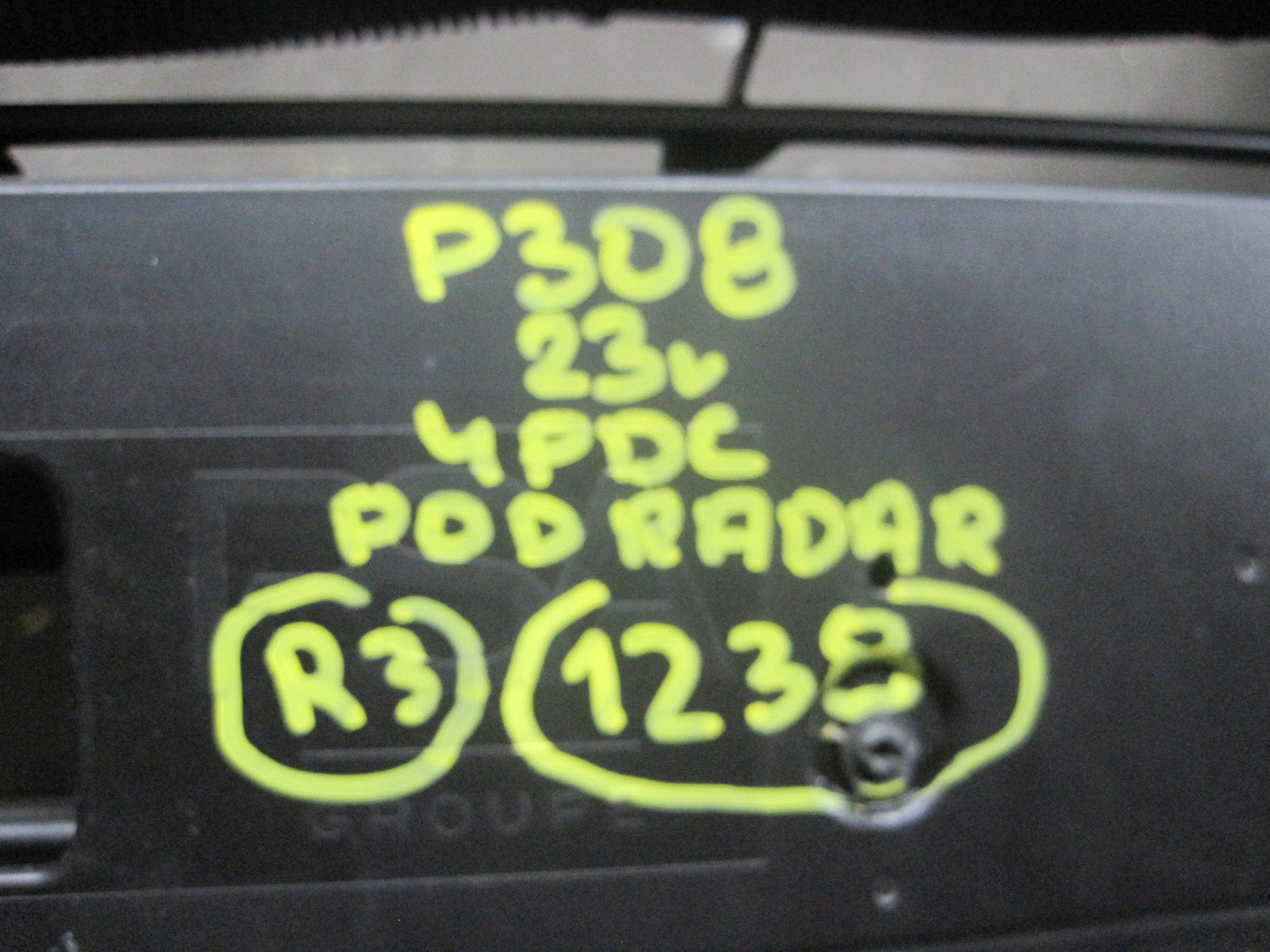 nárazník PEUGEOT 308 4 PDC 23R přední předek