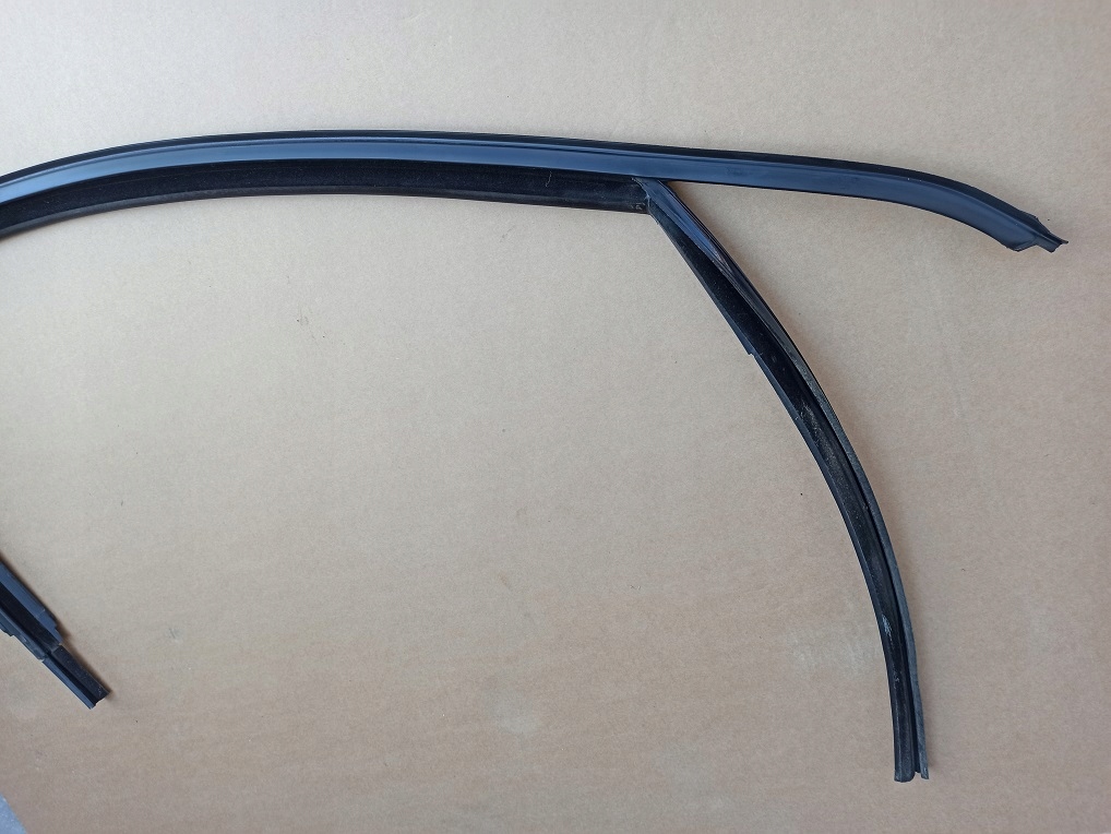 Vw jetta 5C uszczelka prowadnica szyby przód prawy Producent części Volkswagen OE