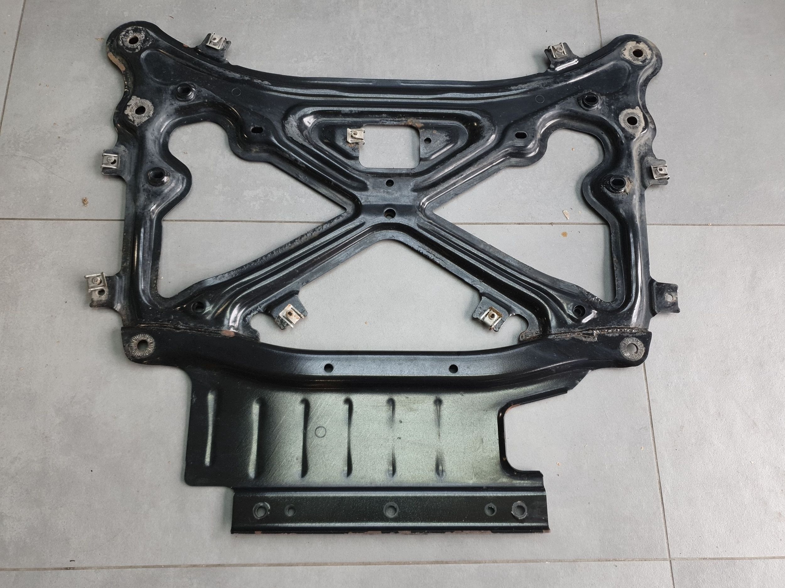 Audi Q7 4M RAMA POMOCNICZA front 4M1399345C