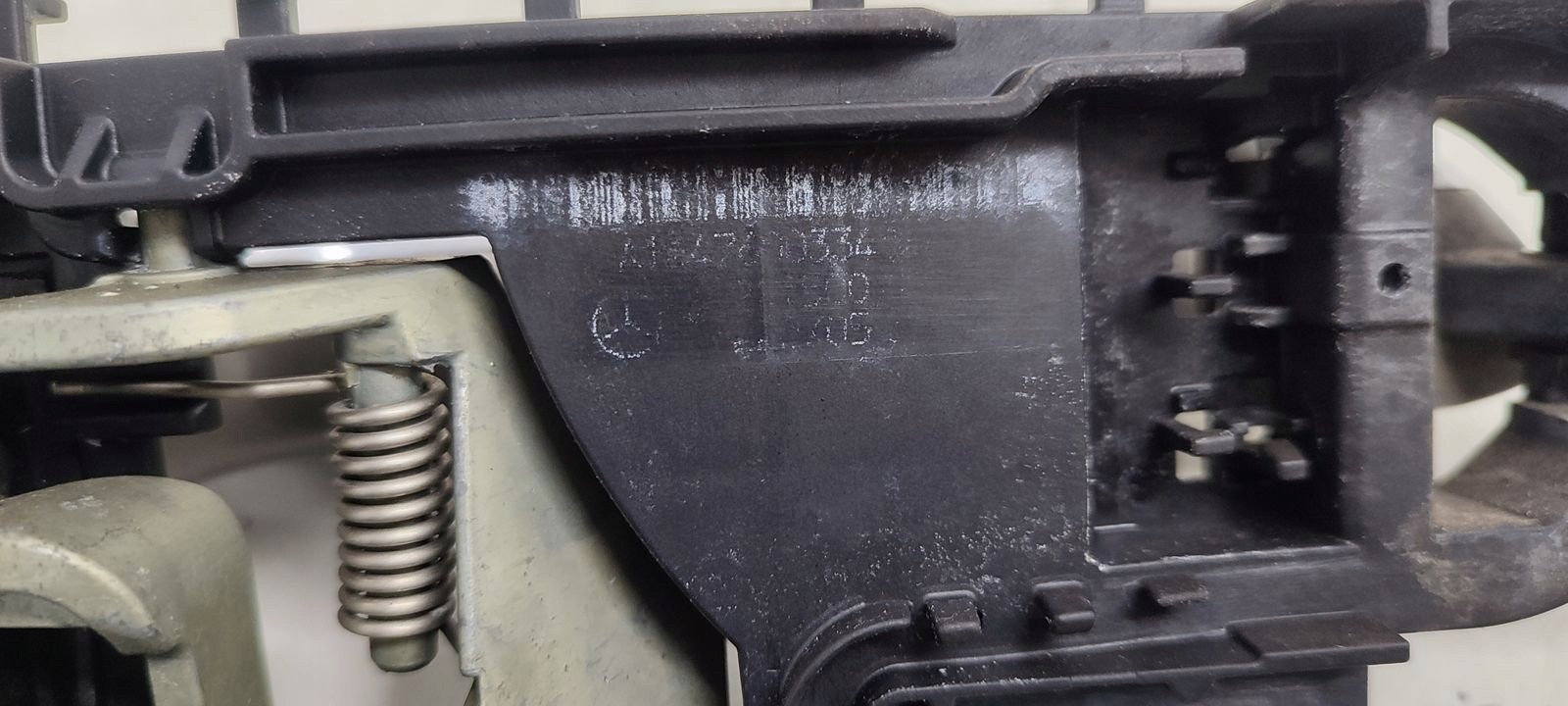 handle rear part rear left Mercedes W164 ML C723
