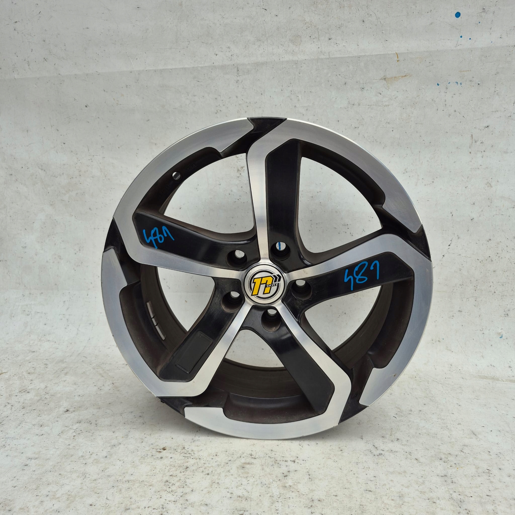 DOTZ HANZO Jante d’aluminium 17"