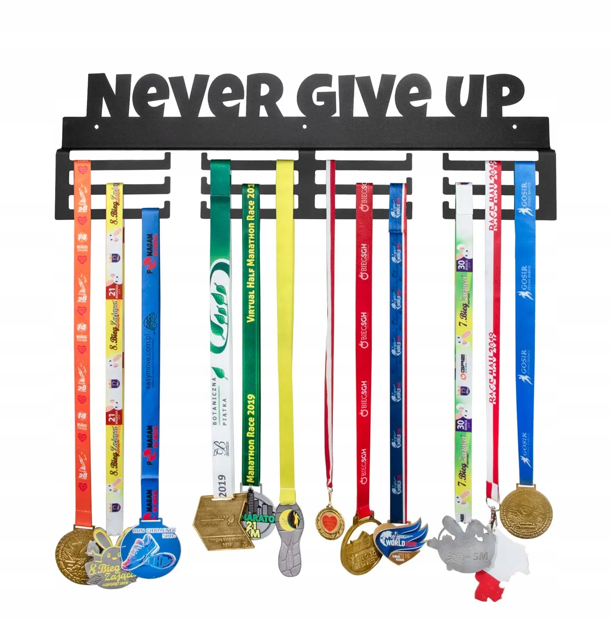 Kovový věšák na medaile 60 cm s motivujícím nápisem „Never give up“ loft