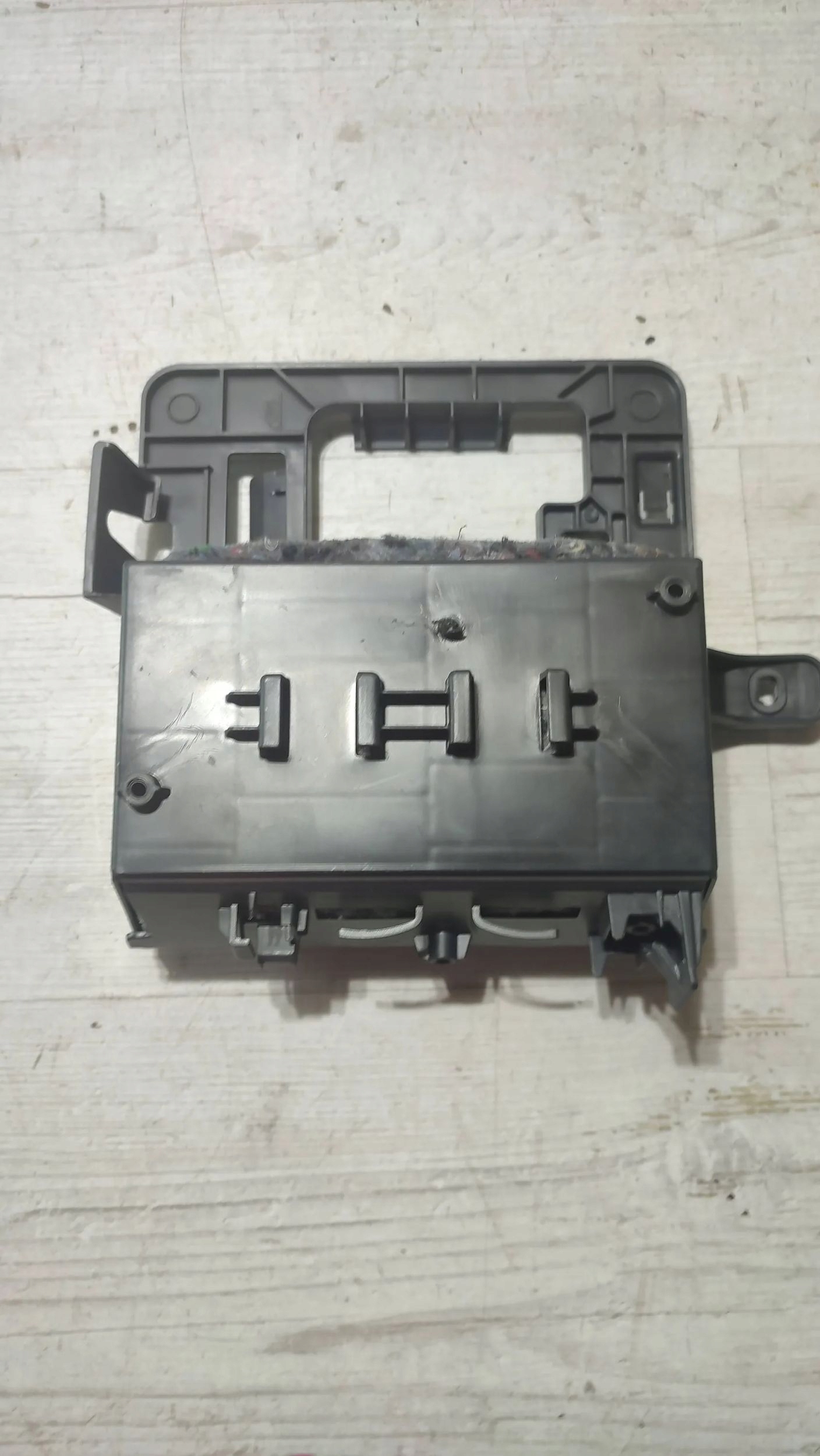 Peugeot 208 II 23r 1.2 holder modulu boot
