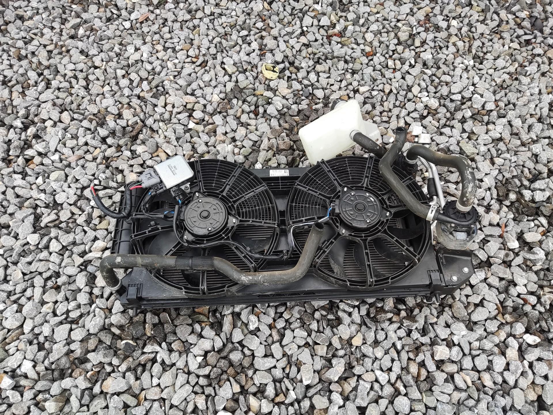 KOMPLET chladiČov chladiče ventilátor NISSAN LEAF a 2011-2017