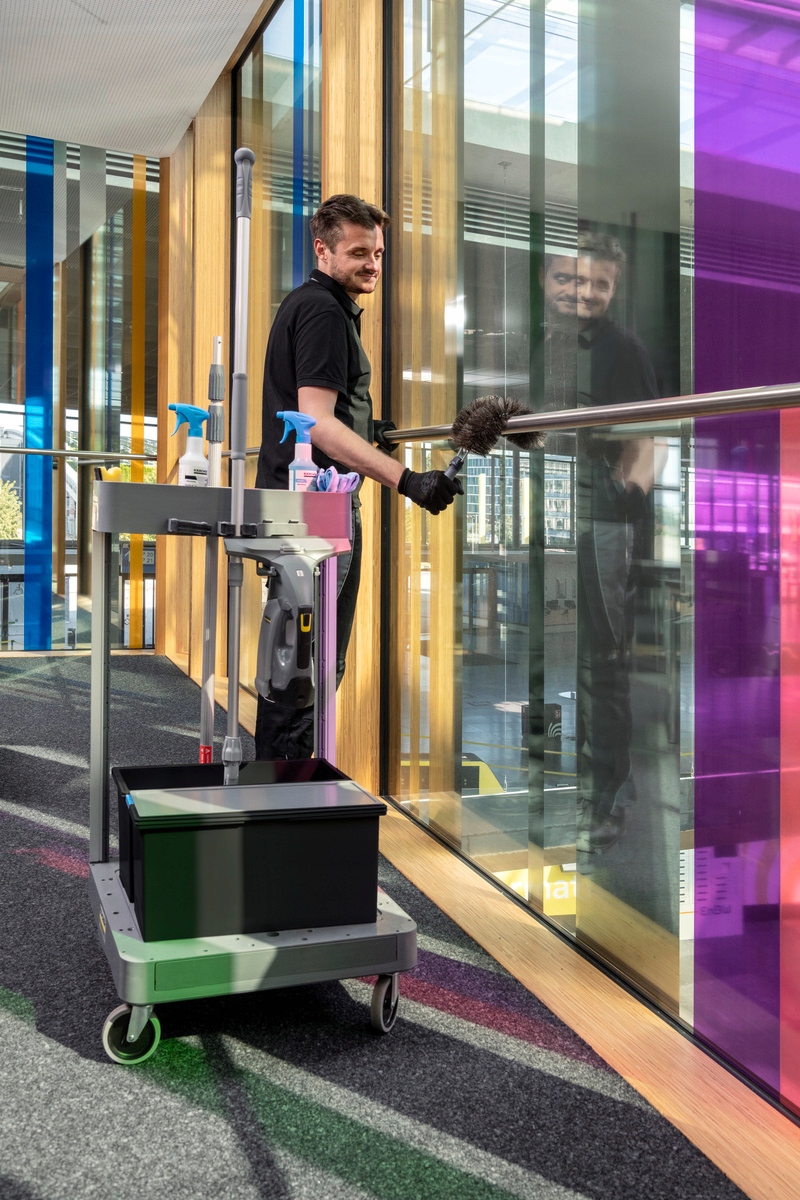 PROFESJONALNA MYJKA DO OKIEN Karcher WVP 10 Adv | 1.633-560.0 Maksymalny czas pracy 35 min