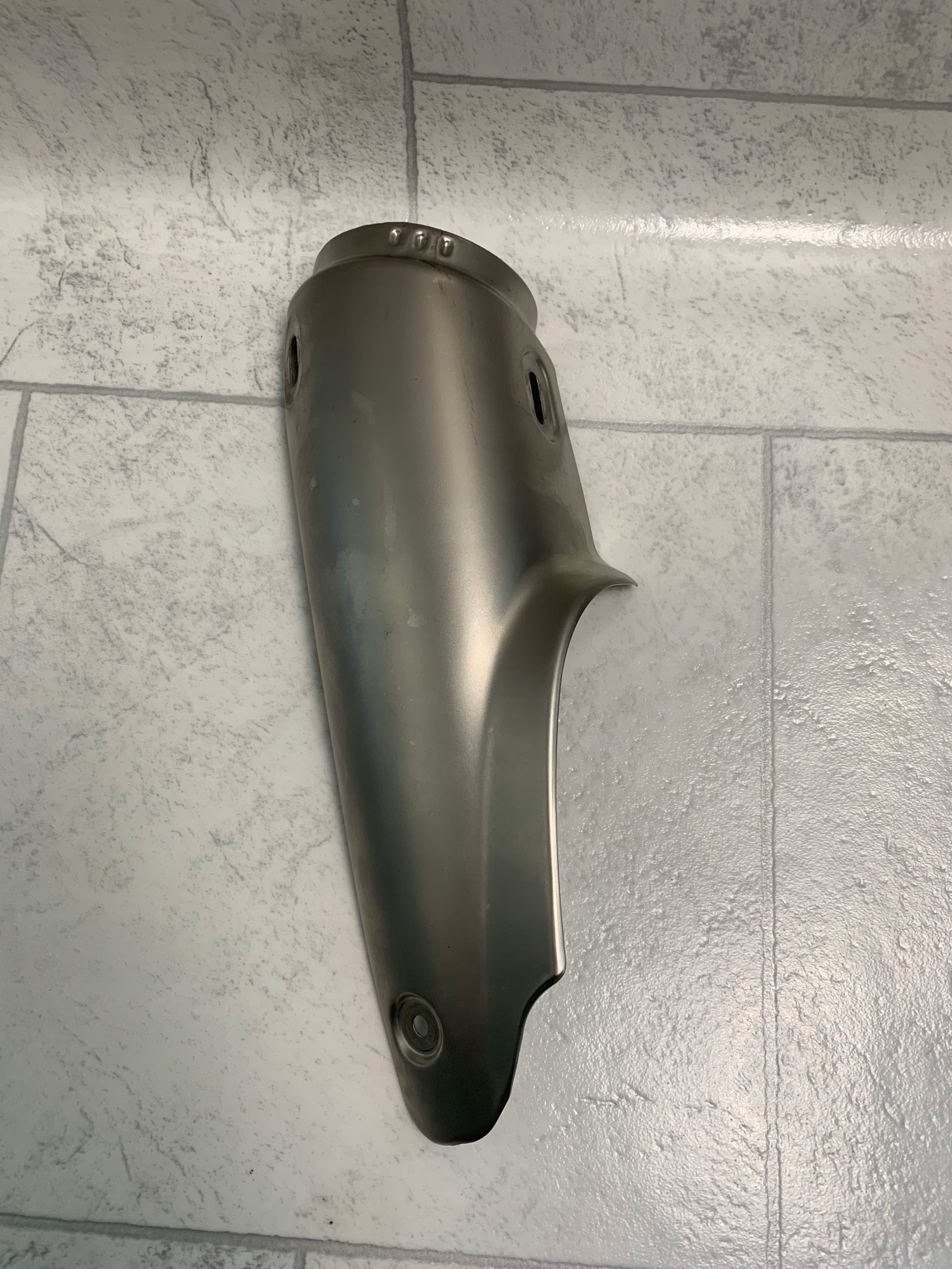 18 51 - Кришка вихлопу BMW R 1250 GS