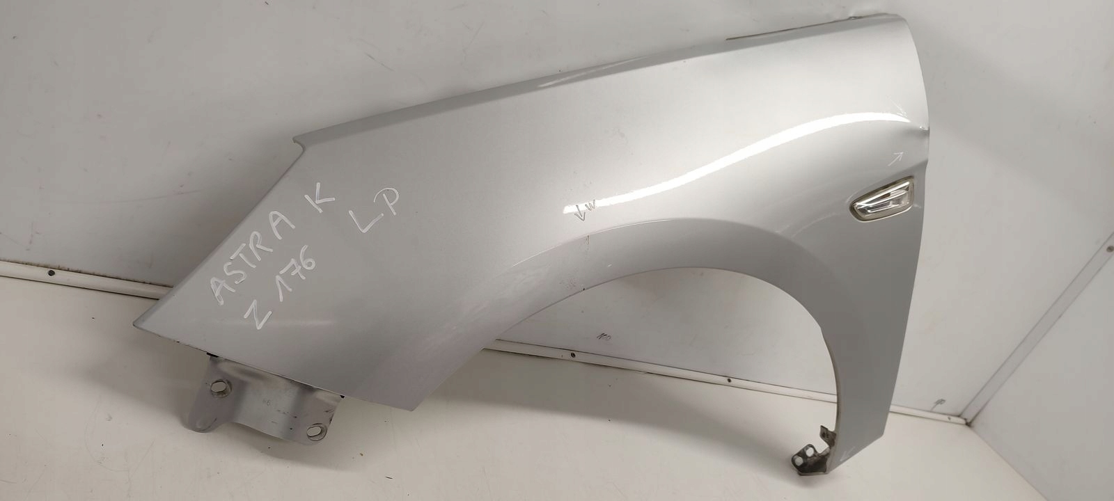 fender left front front Opel Astra K Z176