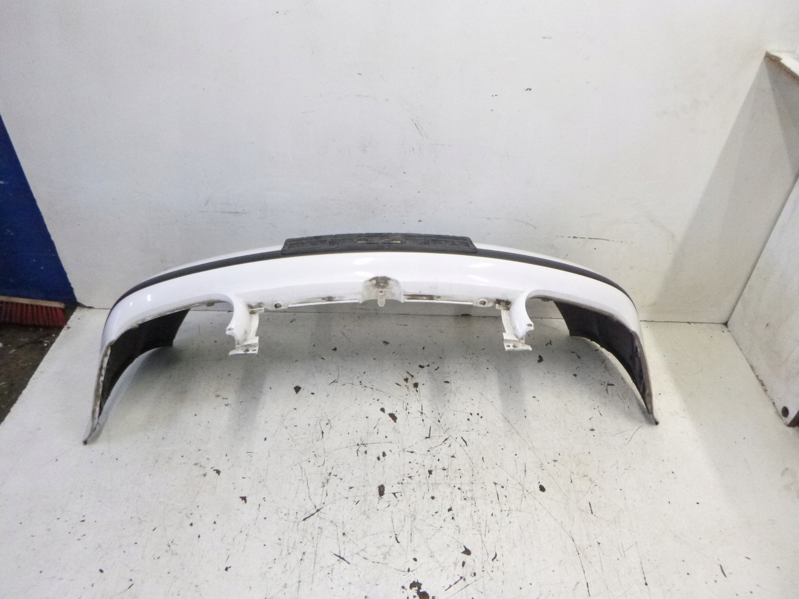 nárazník předek VW Golf IV 4 LB9A bílý 1J0807221 originál 1997–2006