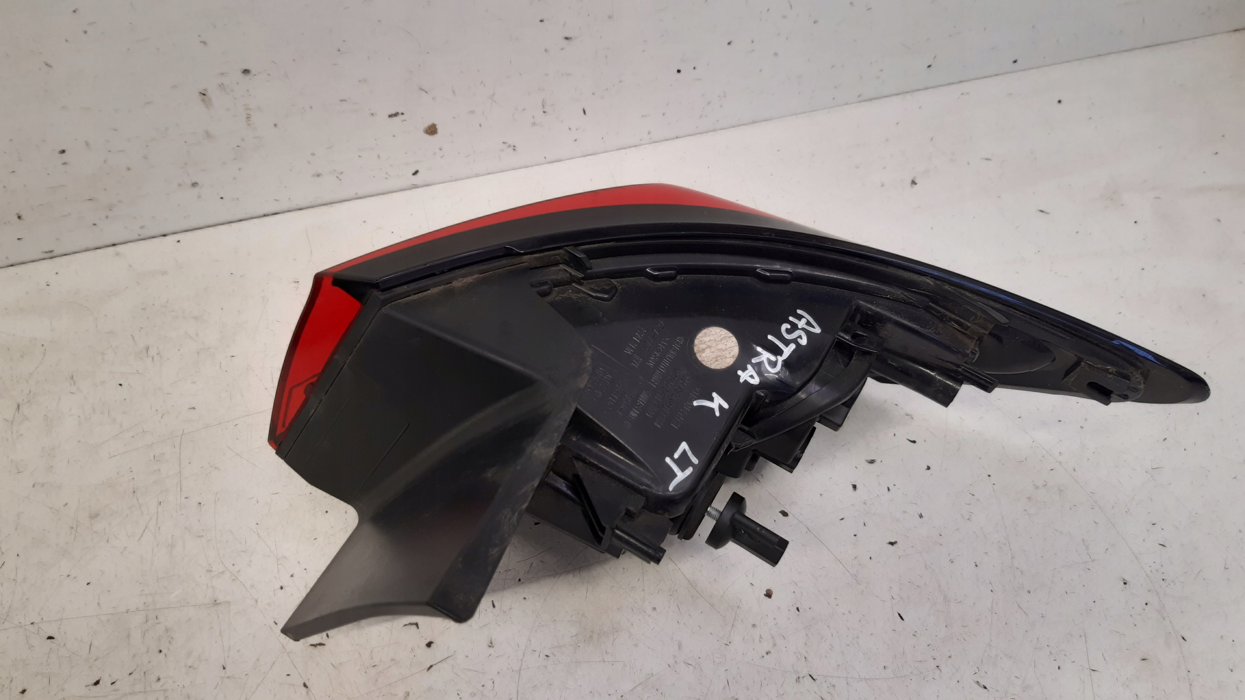 light left rear part europa 39015943 Opel Astra K