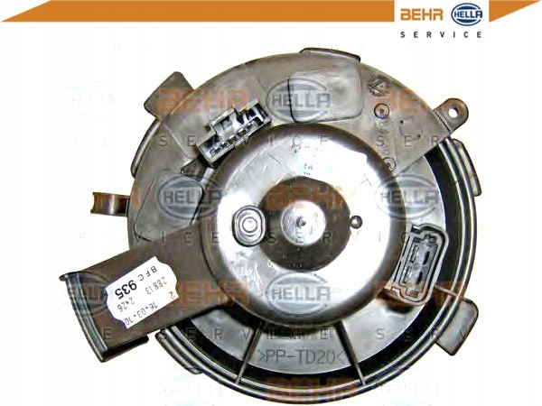 Behr Hella моторчик печки CITROEN XSARA