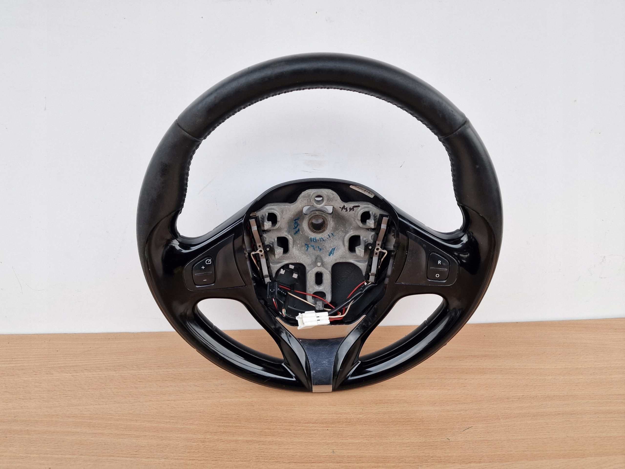 985105453R - RENAULT CLIO 4 IV CAPTUR БАГАТОФУНКЦІОНАЛЬНЕ РУЛЬОВЕ КОЛЕСО