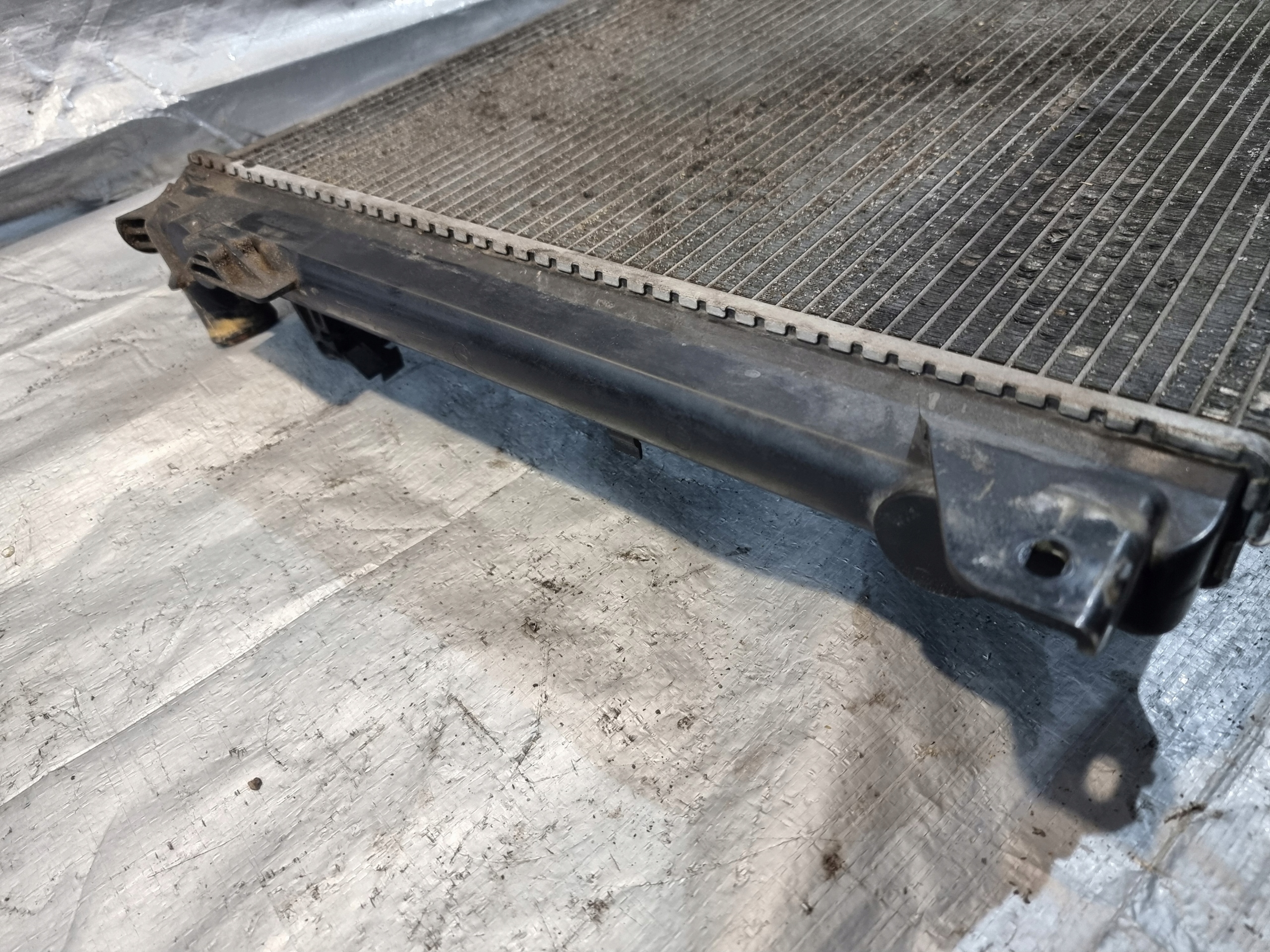 water cooler HYUNDAI SONATA V 2.0 CRDi 103kW