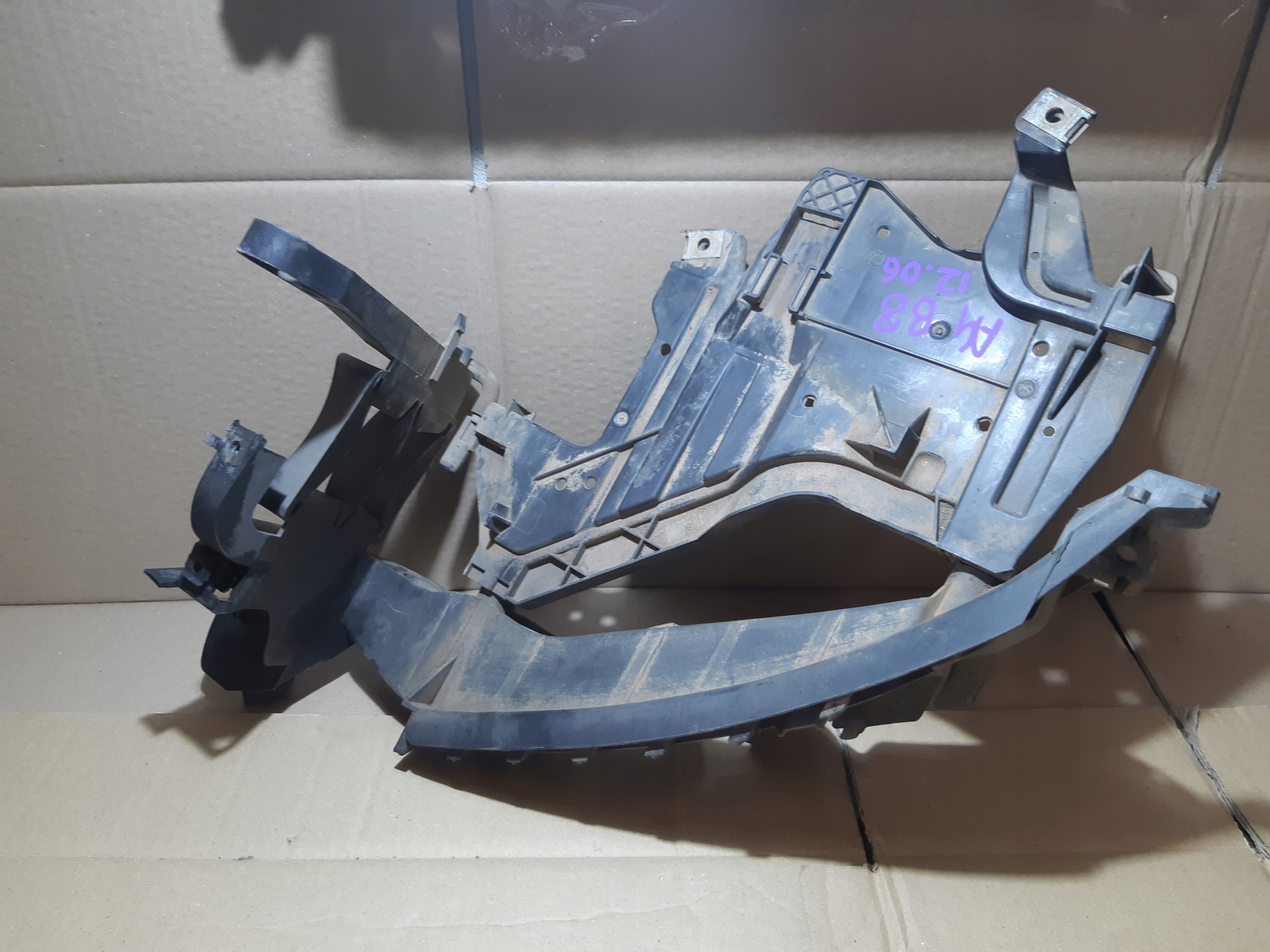 AUDI A4 B8 support holder lights left front 8K0805607C
