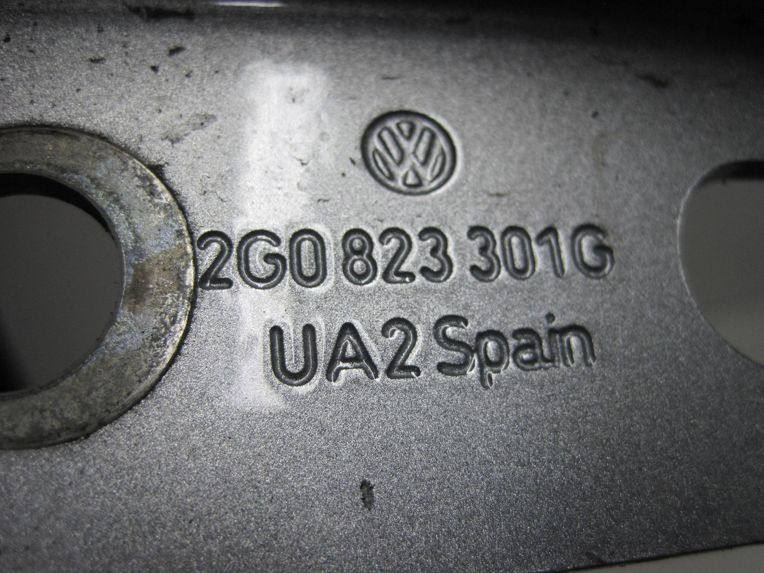 bonnet hinges left VOLKSWAGEN POLO 2G0 2G0823301G