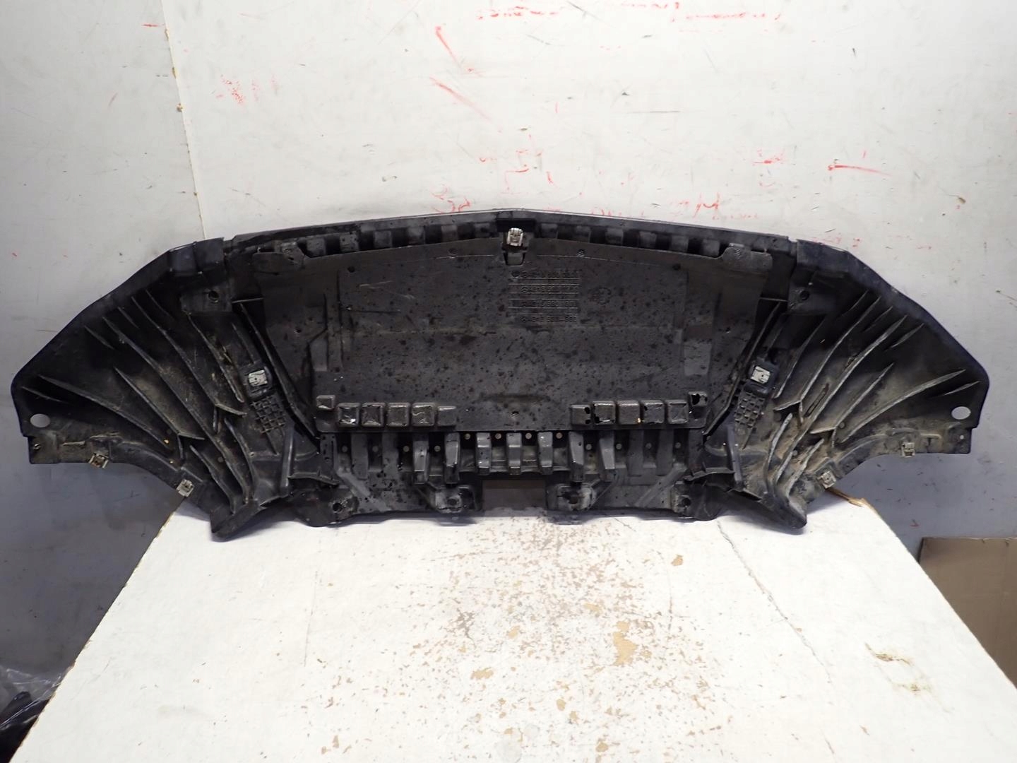 abdeckung Blende Abdeckung unter Stoßstange MERCEDES E-KLASA W213 2016- A2135200200