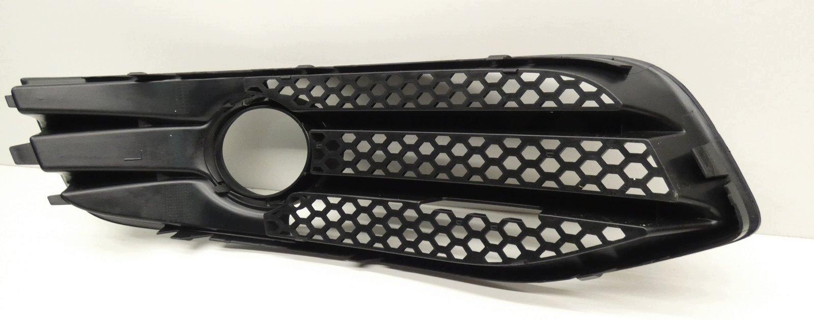 AUDI A3 S3 8P0807681P 2008-2012 grid of a bumper left