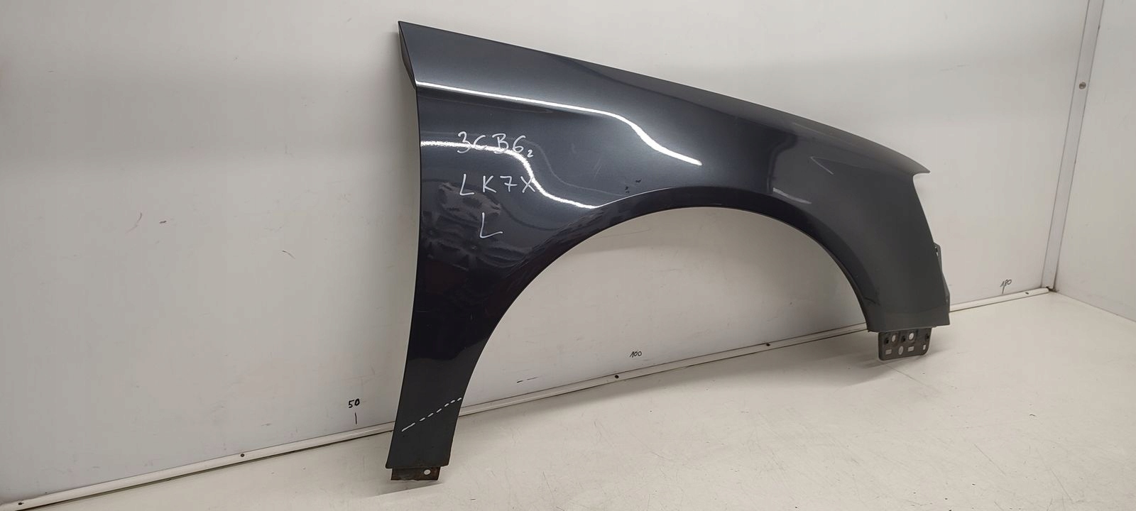 fender right front front VW Passat B6 kombi LK7X