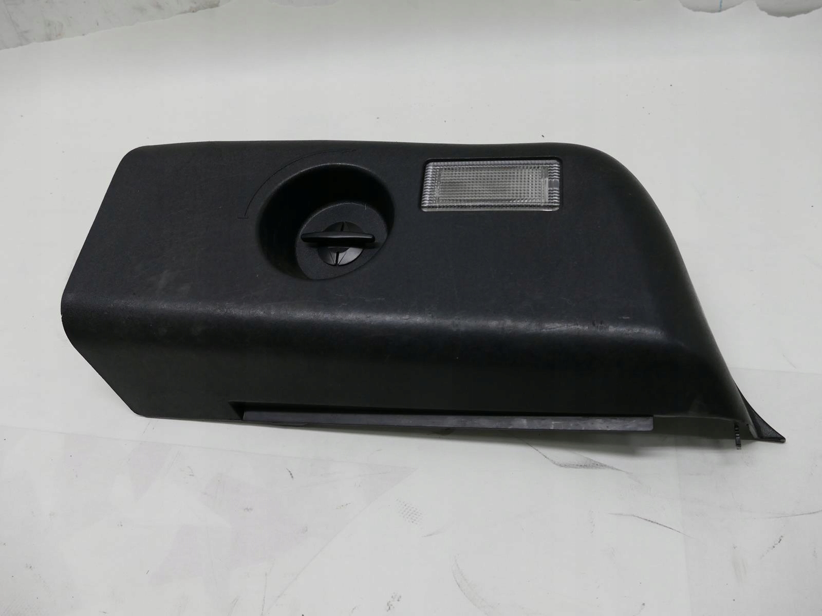 8165318 - BMW E36 кабриолет лампа крышка правая задняя рама