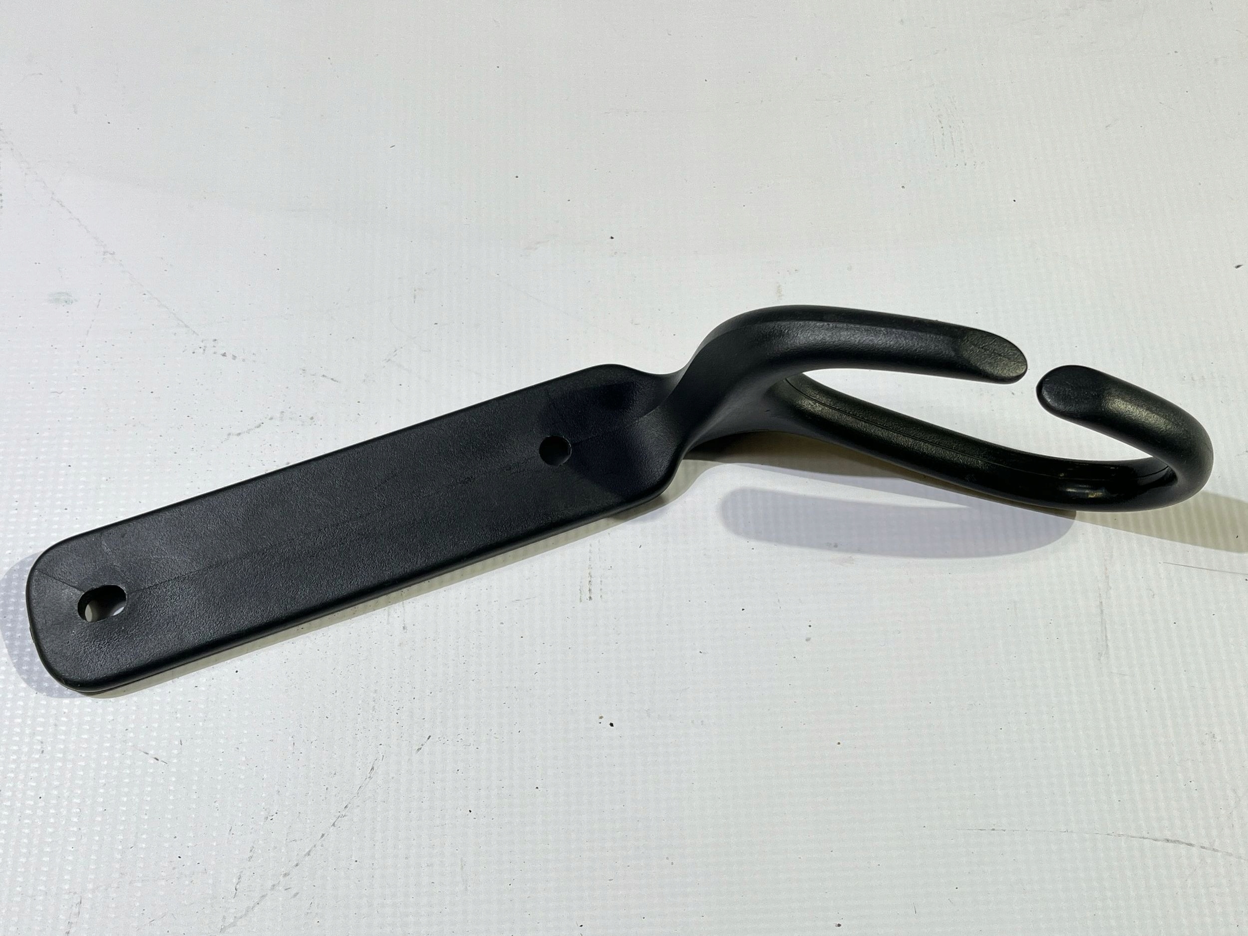 Podajnik supports safety left driver´s Dodge Challenger 2008-2010