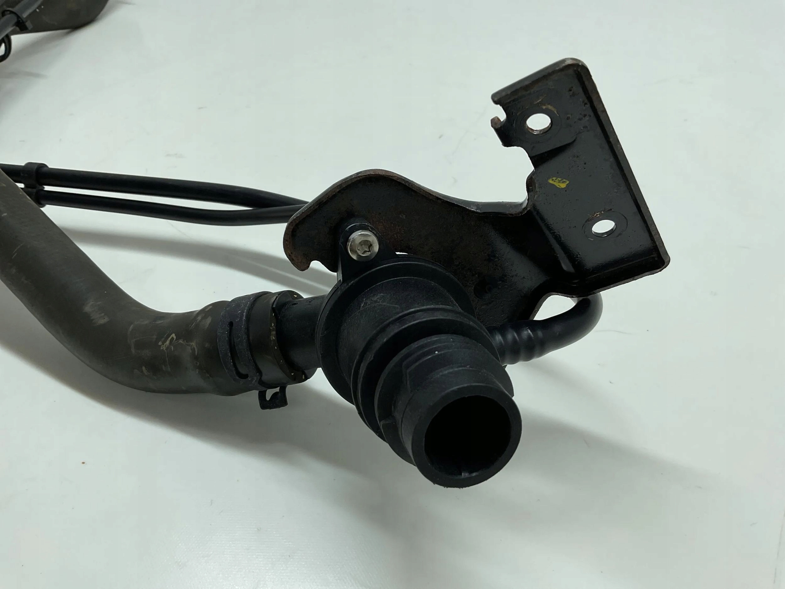 Land Rover Discovery 4 - LR4 2016 Rura wlewu paliwa Typ samochodu 4x4/SUV