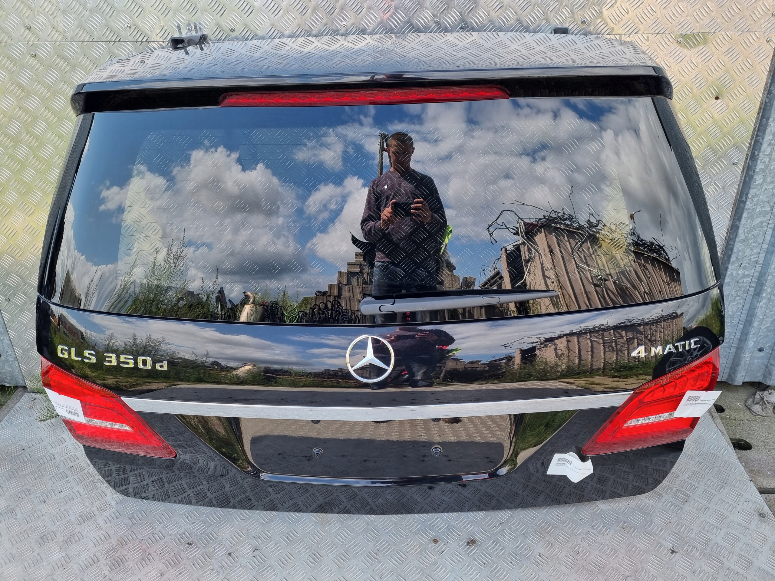 MERCEDES X166 GLS 2015 R KLAPA BAGAŻNIKA 197 Producent części Mercedes-Benz OE