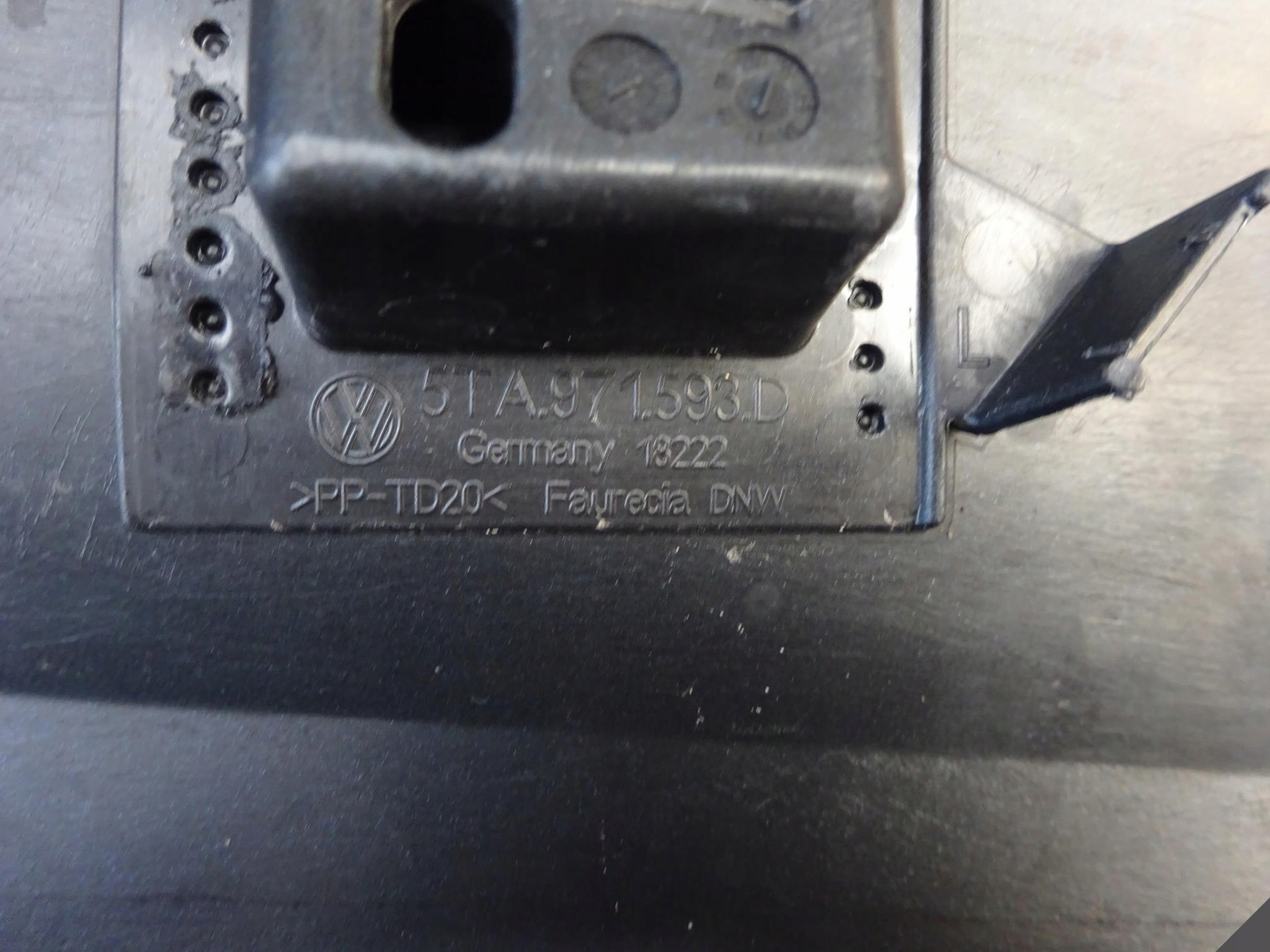 VW TOURAN 5TA 15- R-LINE ZDERZAK PRZÓD *PDC/SPRYSK Wersja Europejska