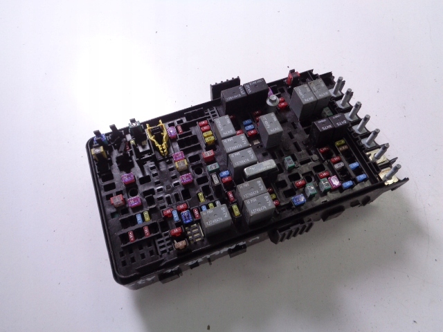 SKRZYNKA BEZPIECZNIKÓW JEEP WRANGLER JL 2017-