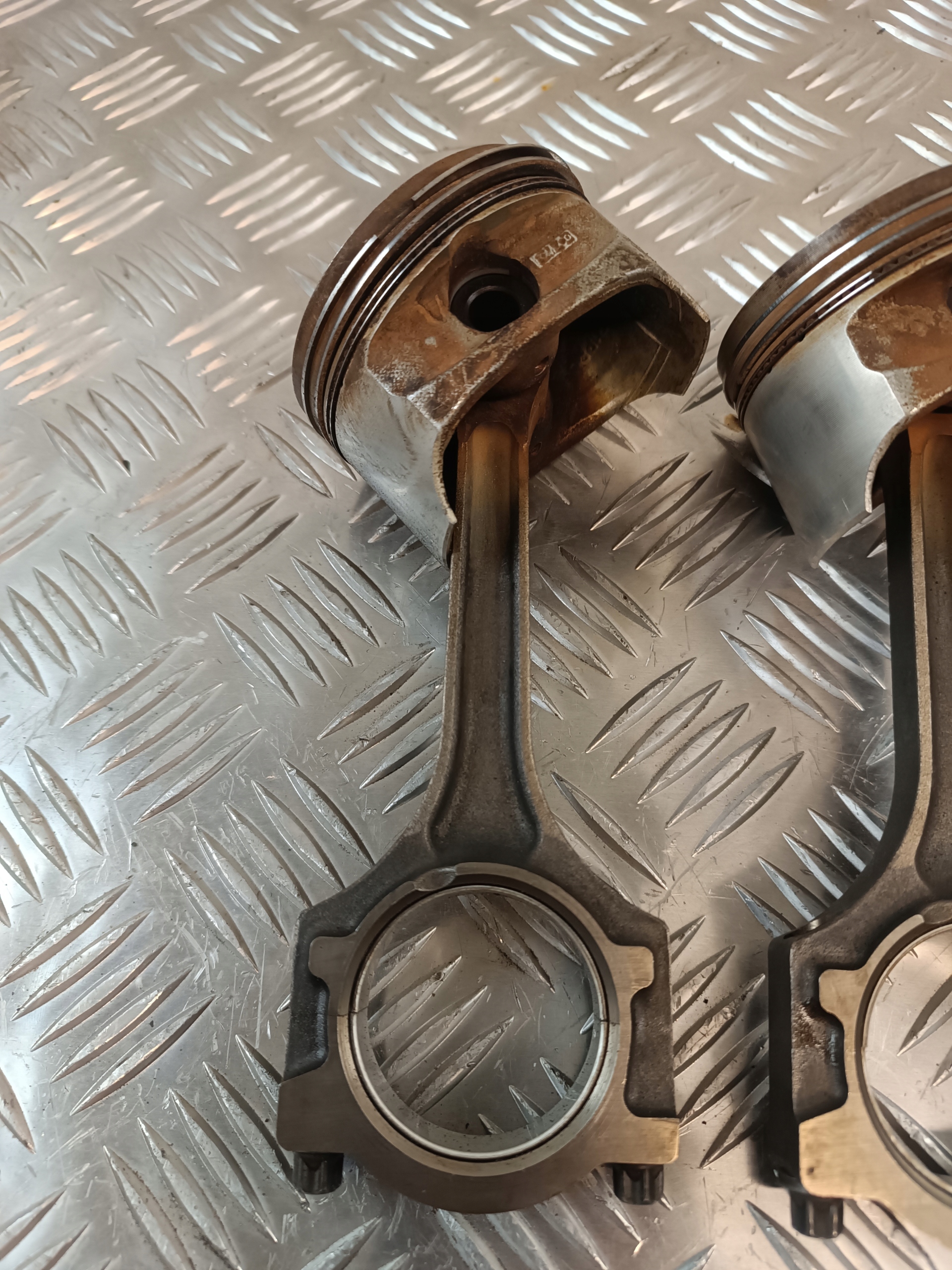 piston connecting rod FORD FOCUS MK III 1.6B
