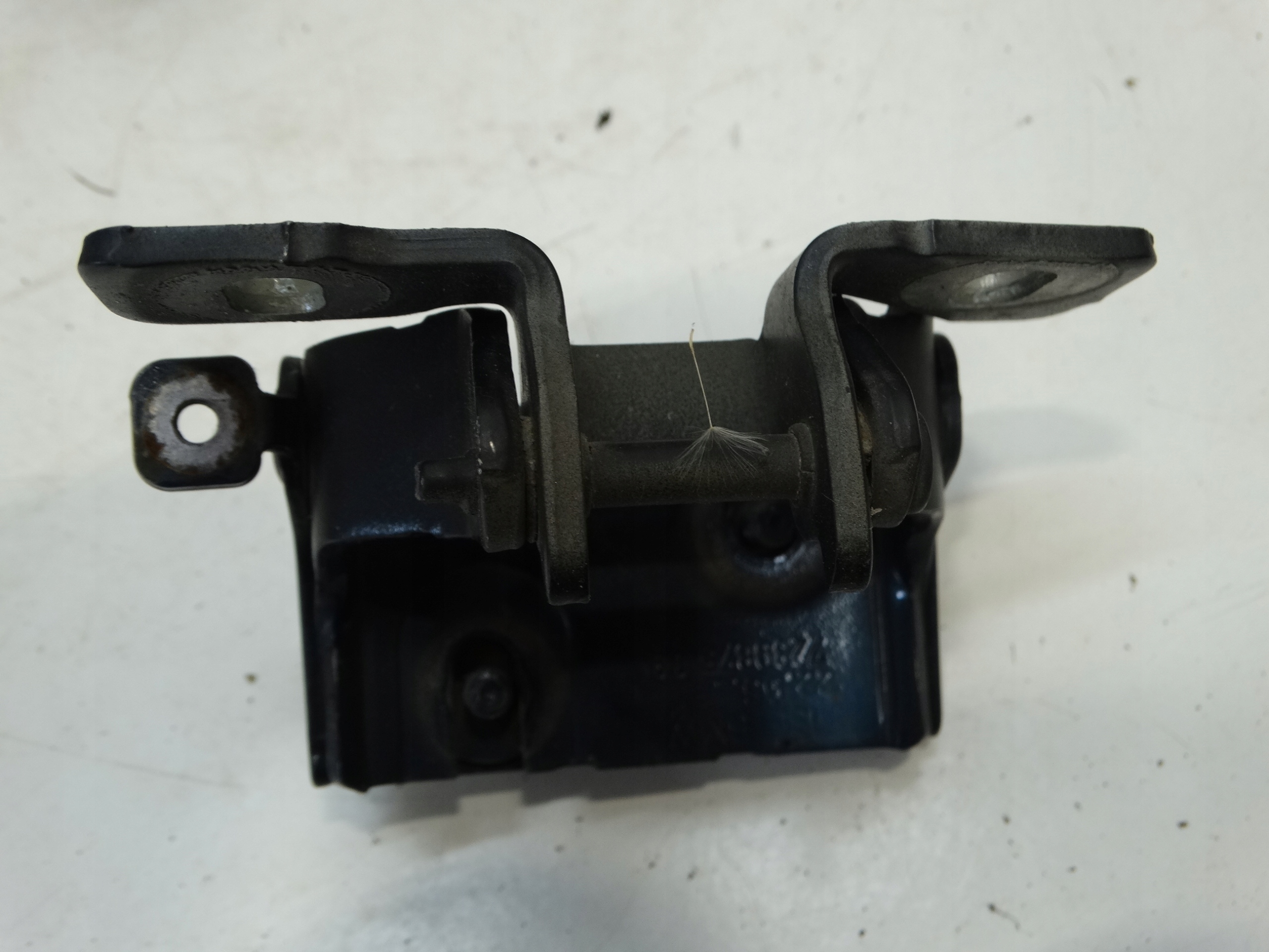 hinge bonnet boot left BMW 1 F20 2013R. 7239875