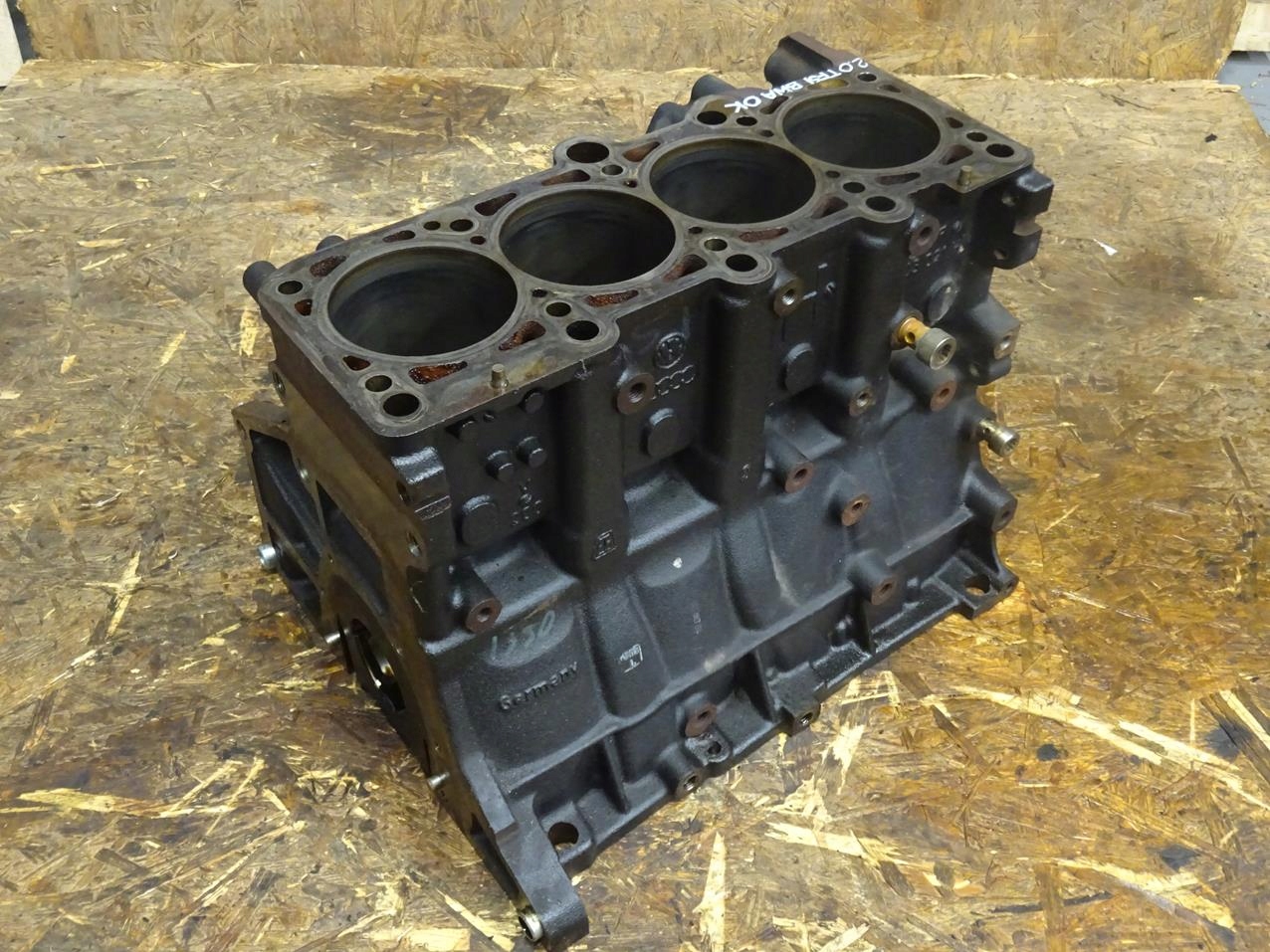 GOLF V AUDI TT 8J A3 8P 2.0 TFSI BWA AXX BLOK SILNIKA PODPORY WAŁU Numer katalogowy części 06F103021H GOLF V AUDI TT 8J A3 8P 2.0 TFSI BWA AXX