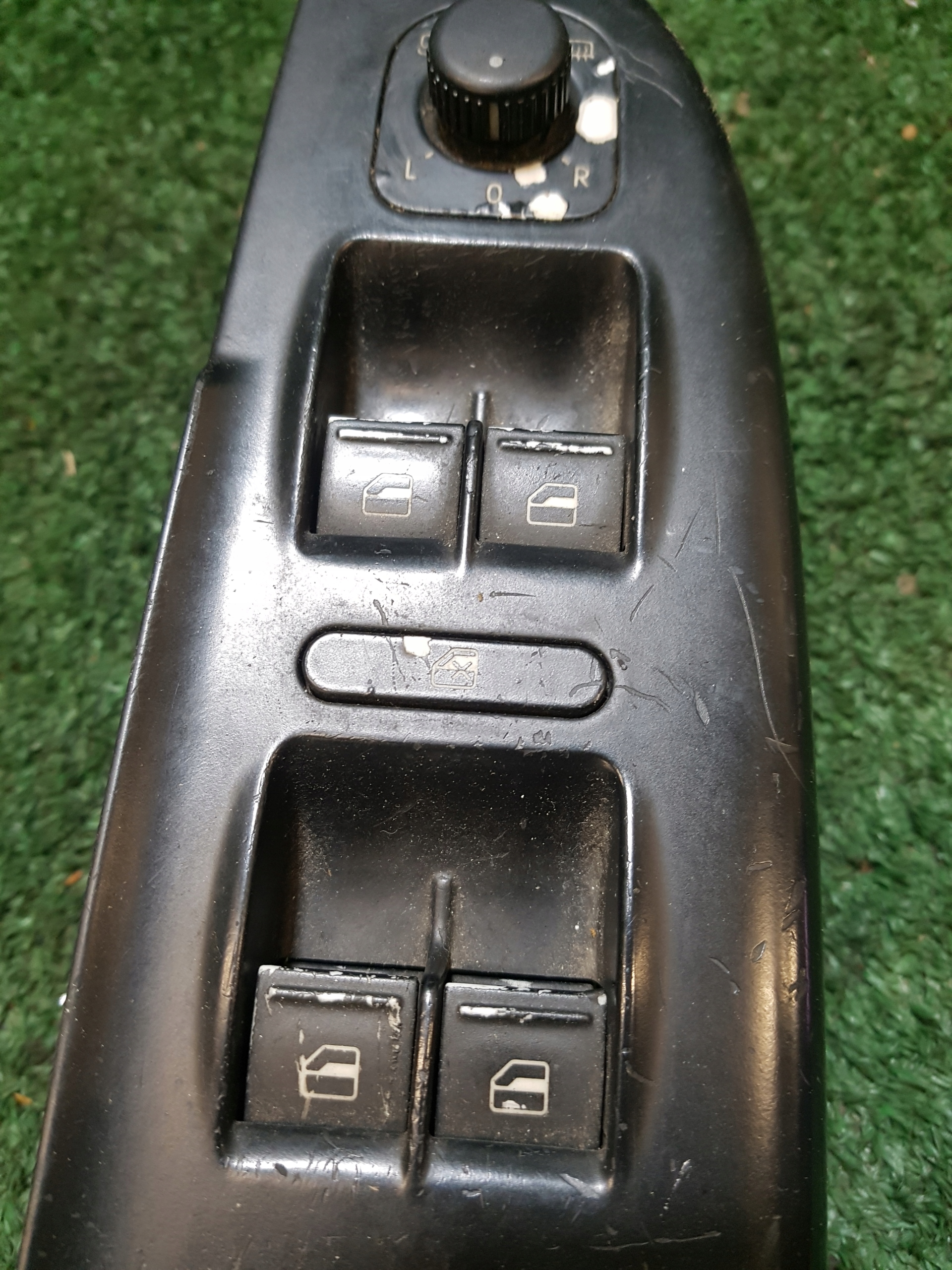 control panel of the window driver´s VOLKSWAGEN PASSAT B6 1K4959857