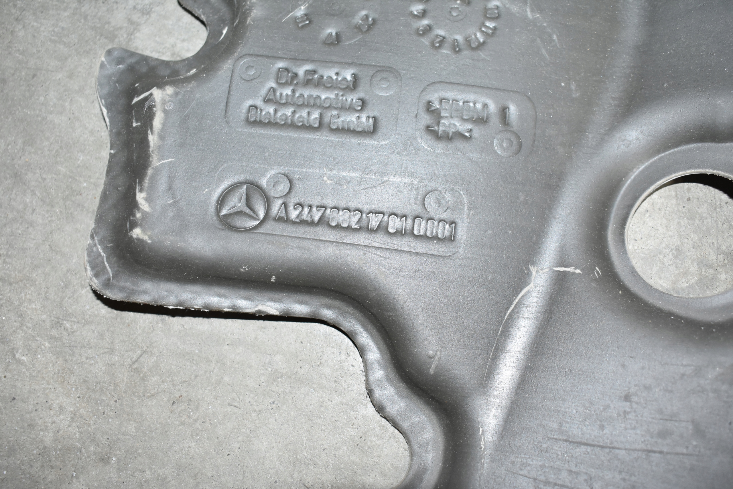 IDEALNE Insonorisation Aile MERCEDES H247 GLA 1