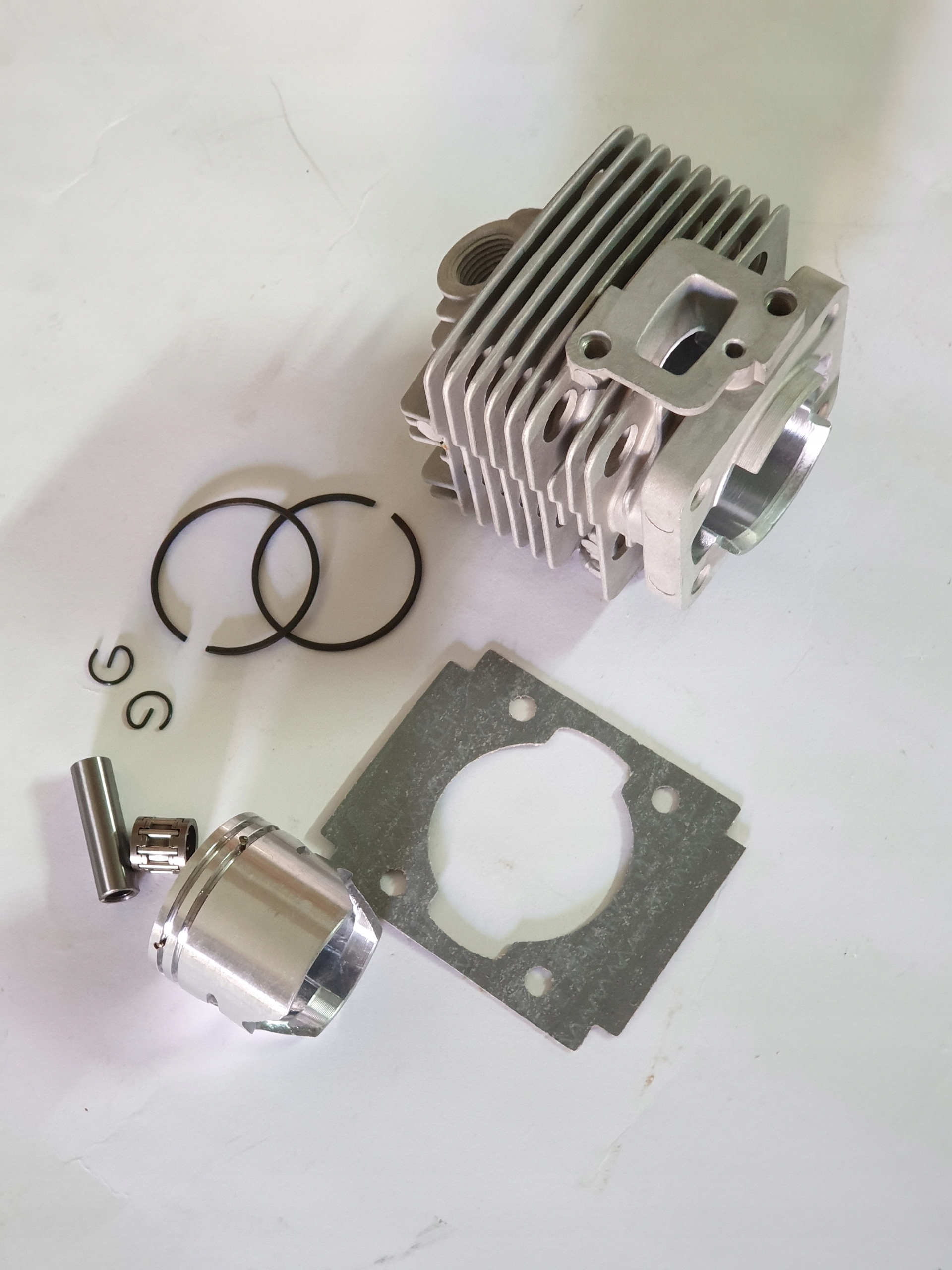 CYLINDER i TŁOK 34MM ŁOŻYSKO ŚWIECA DO KOS Typ cylinder