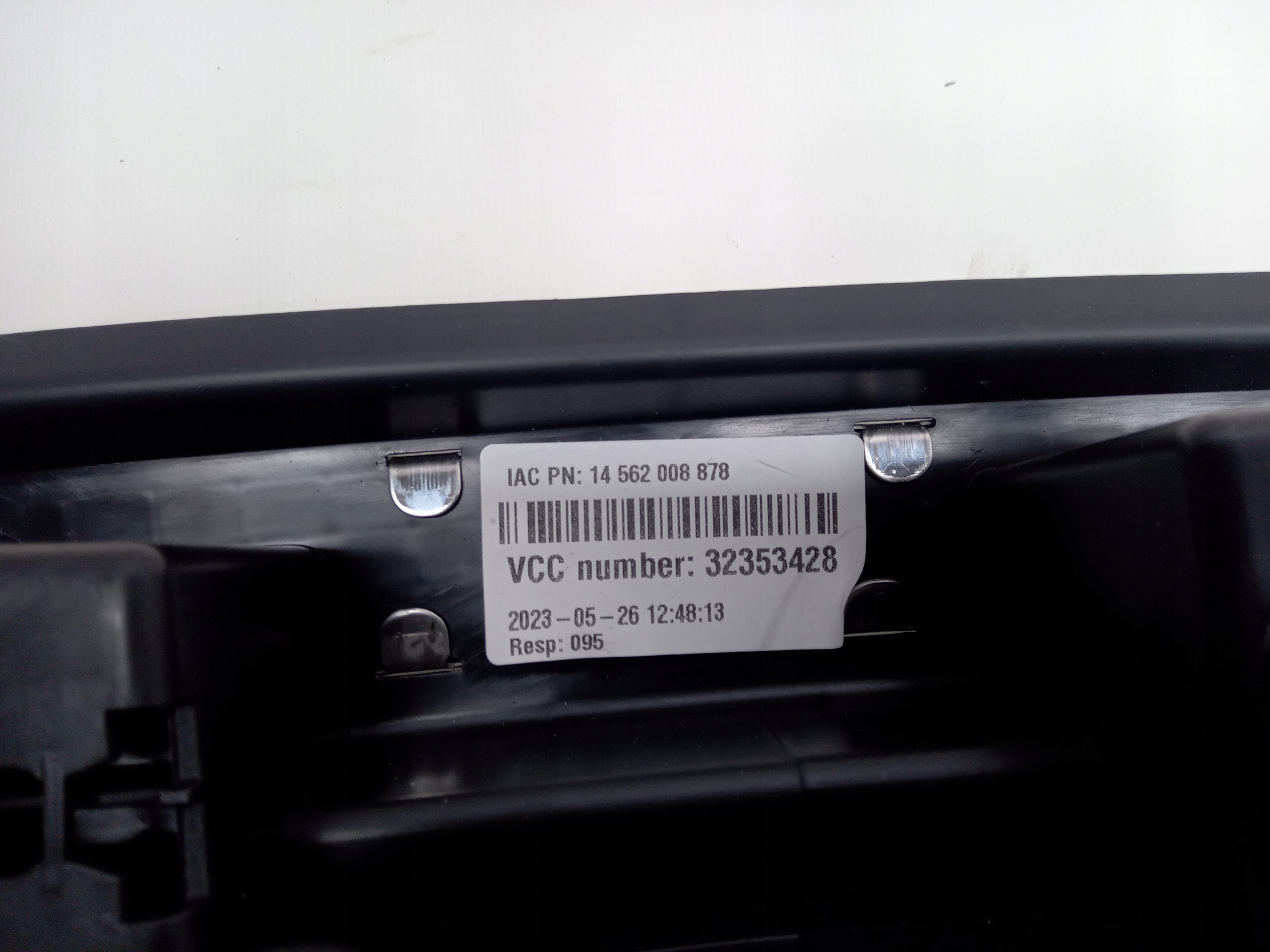 OSŁONA PROGU PASA BAGAŻNIKA VOLVO XC90 II Producent części Volvo OE