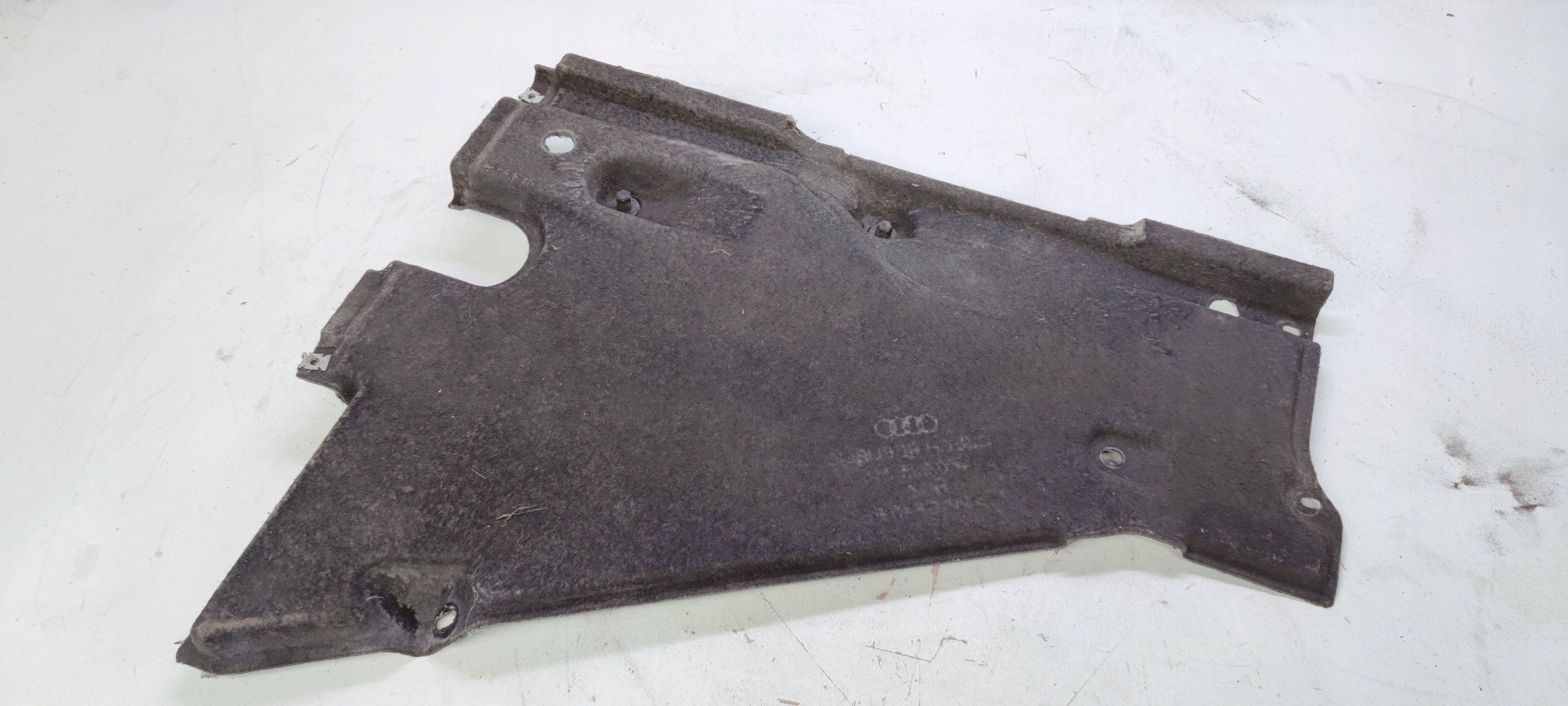 cover chassis left rear part AUDI A6 C8 4K0825215