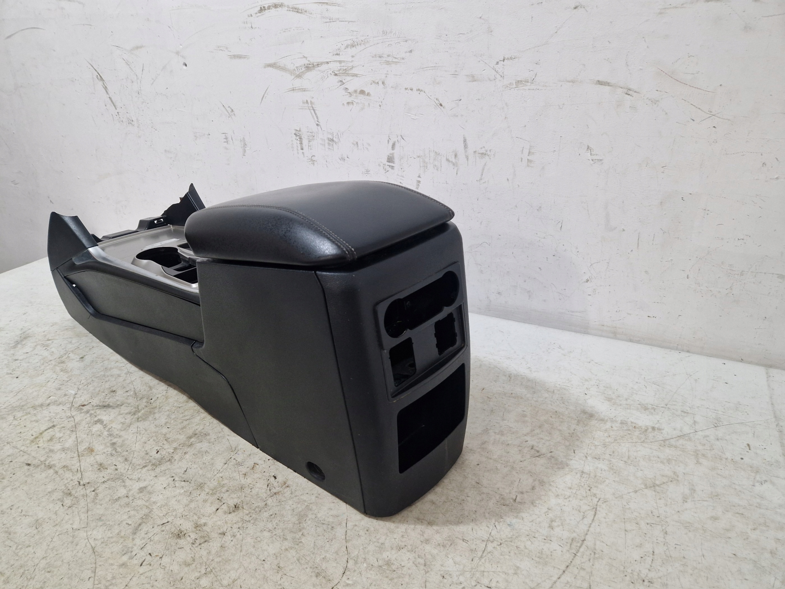 FORD EXPLORER VI MK6 2.3 2020- armrest tunel central