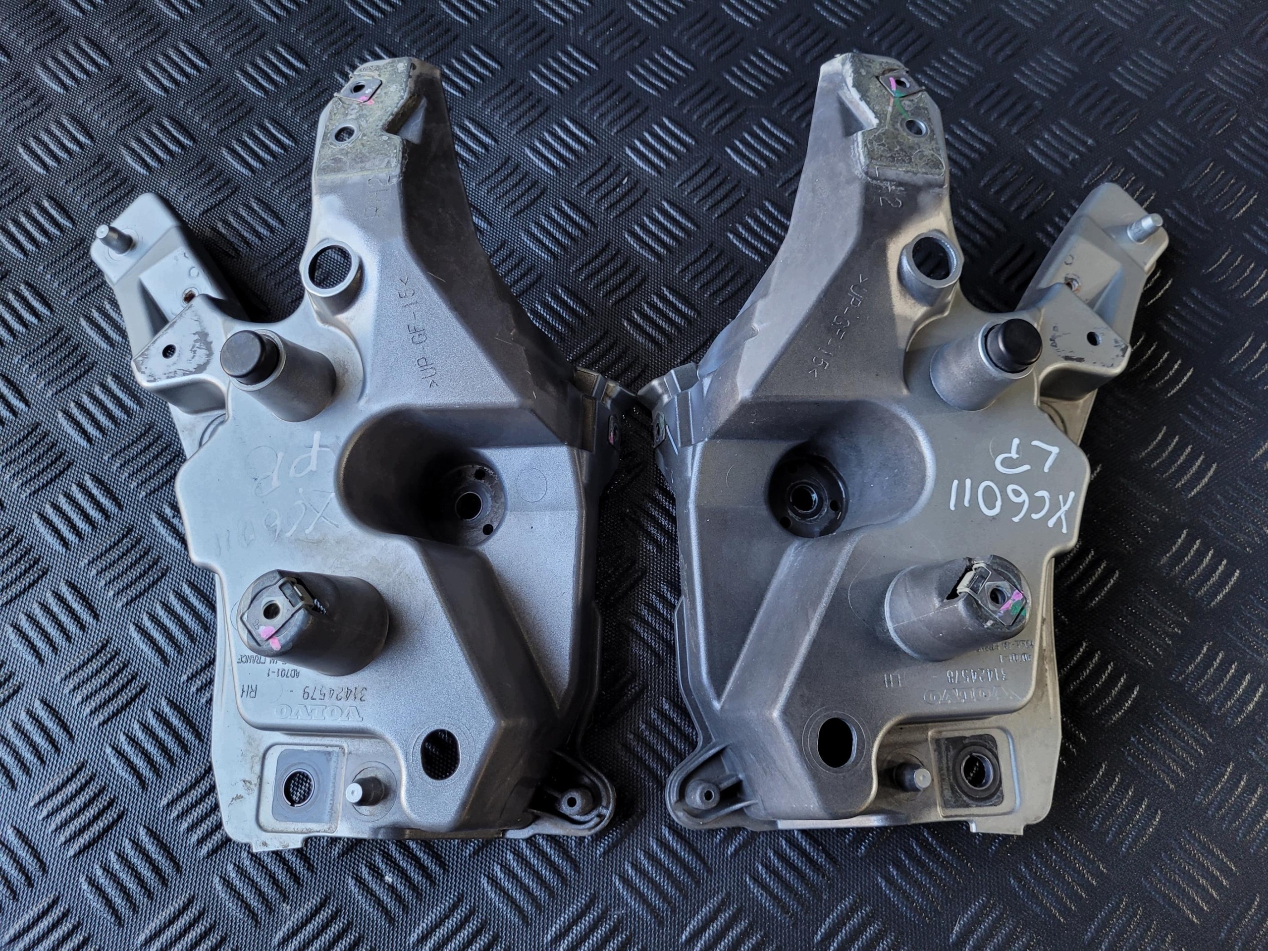 holder of a fender front left front left 31424578 VOLVO XC60 II