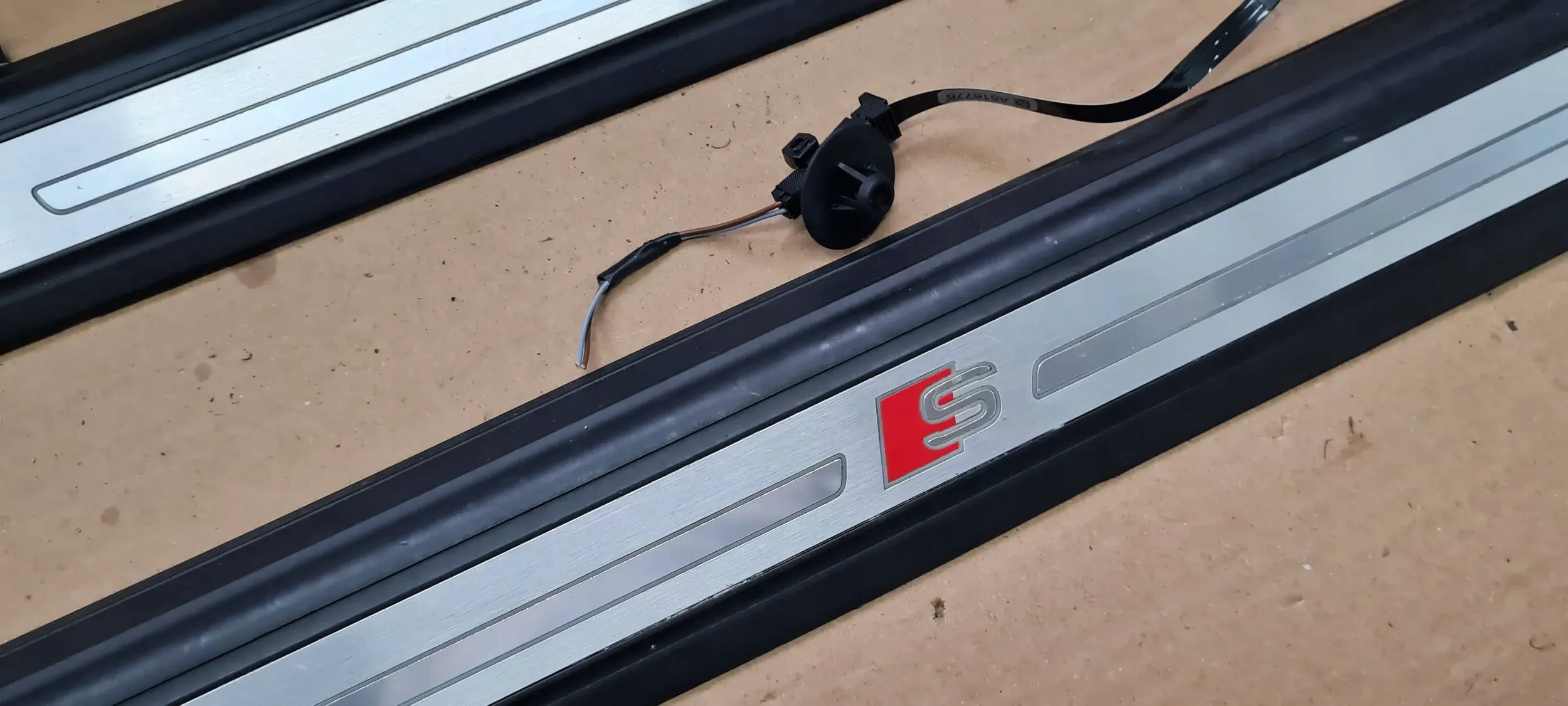 Q5 80A moulding mouldings threshold front PODSWIETLANE left right