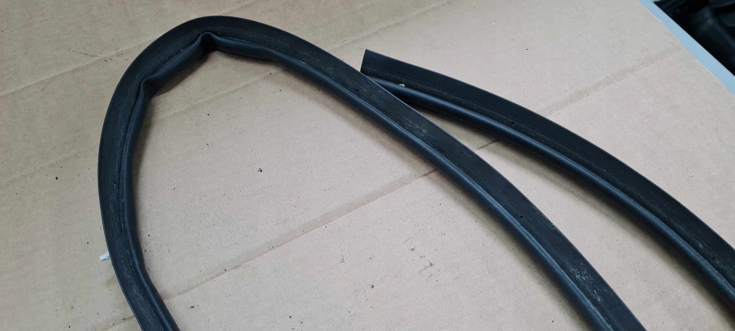 Q3 83A gasket rubber threshold of the threshold left 83A833177