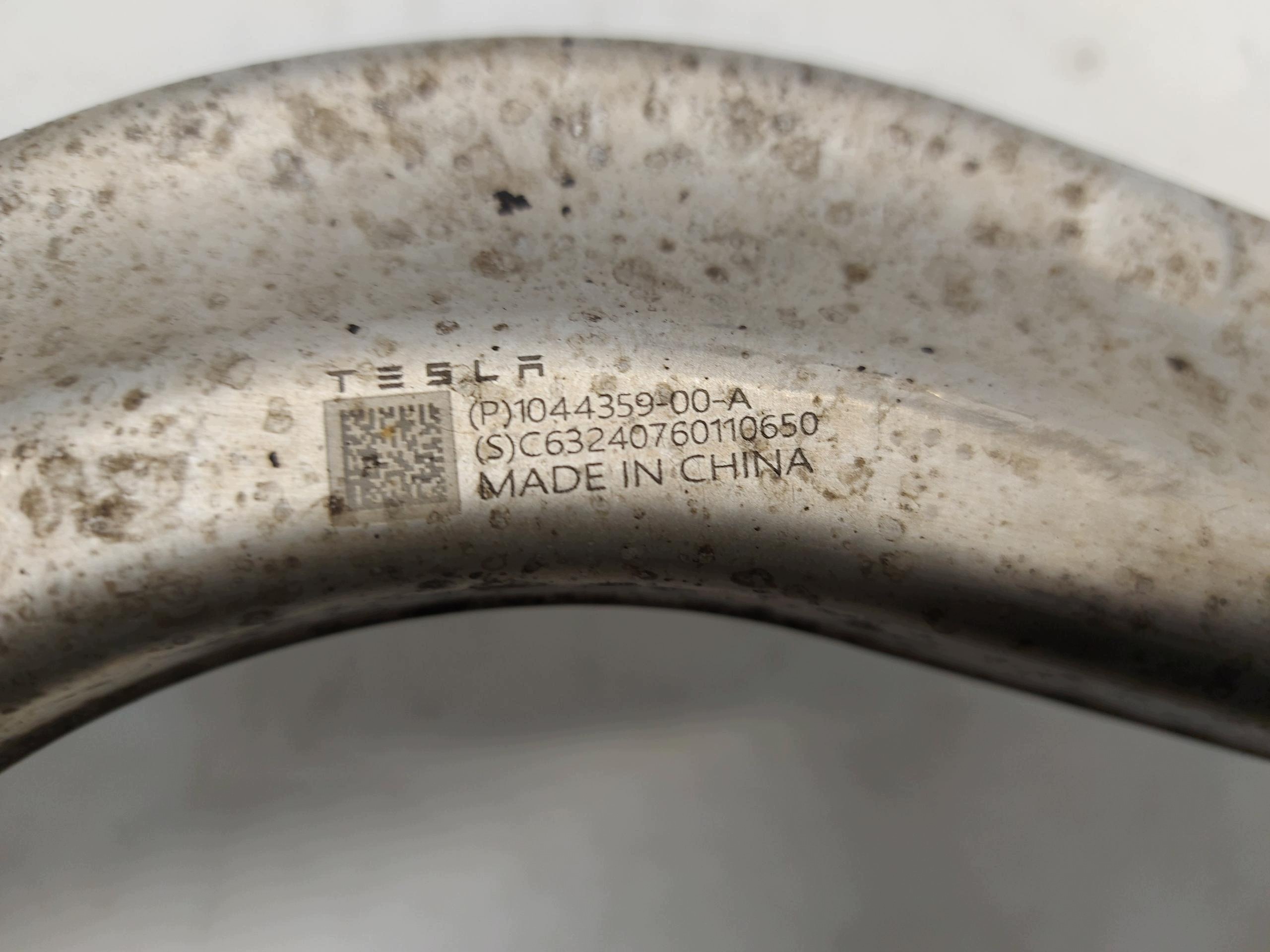 TESLA MODEL Y 2024r arm right front 1044359-00-A