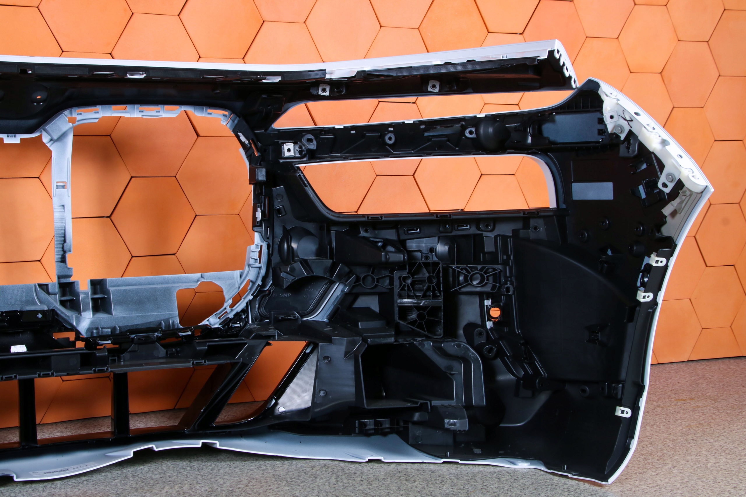 BMW 7 G70 i7 m-packet bumper front USA colour A96