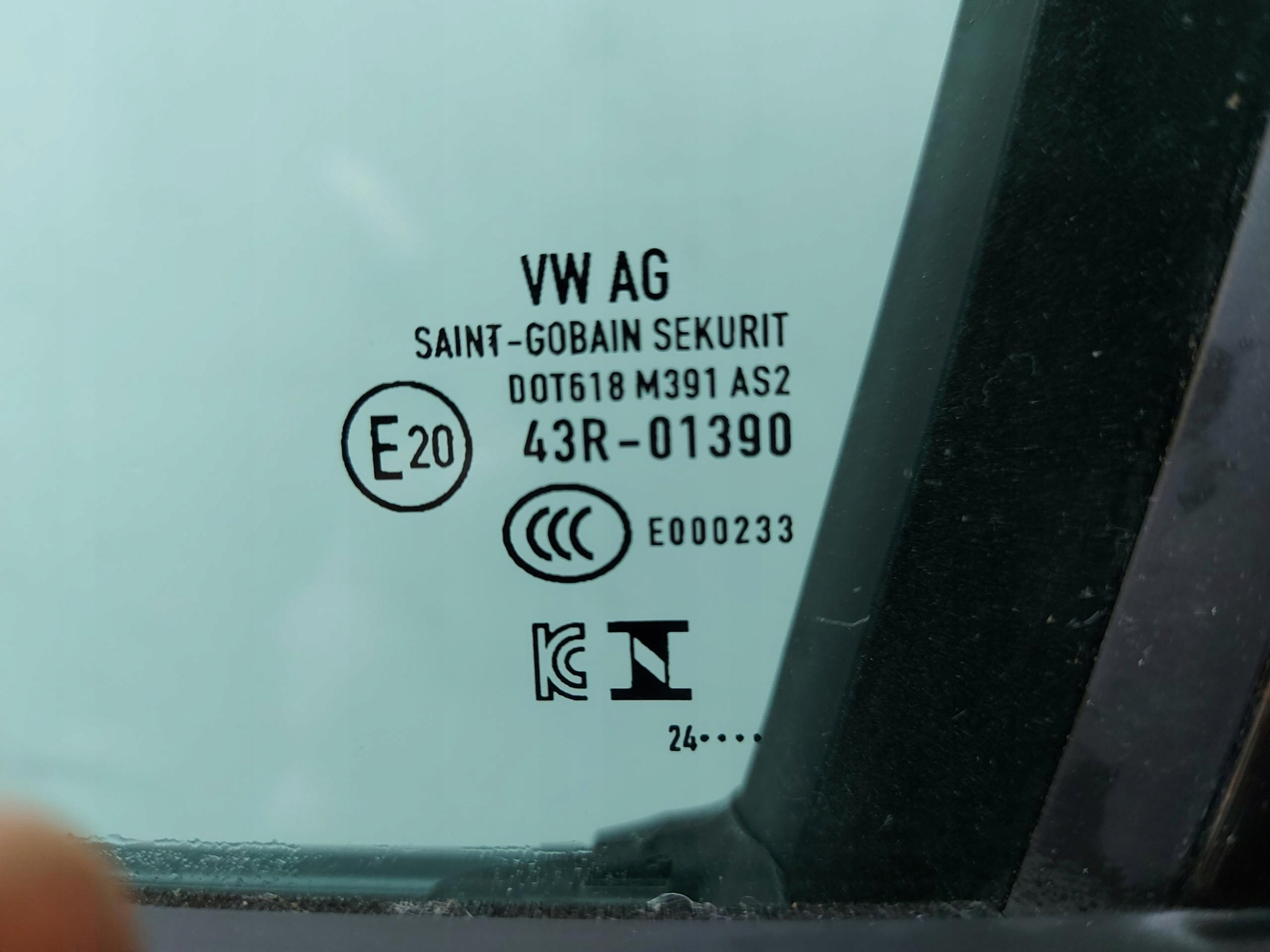 VW ID4 11A , 2024r SUV 5D Tür links vorne grau LC7A
