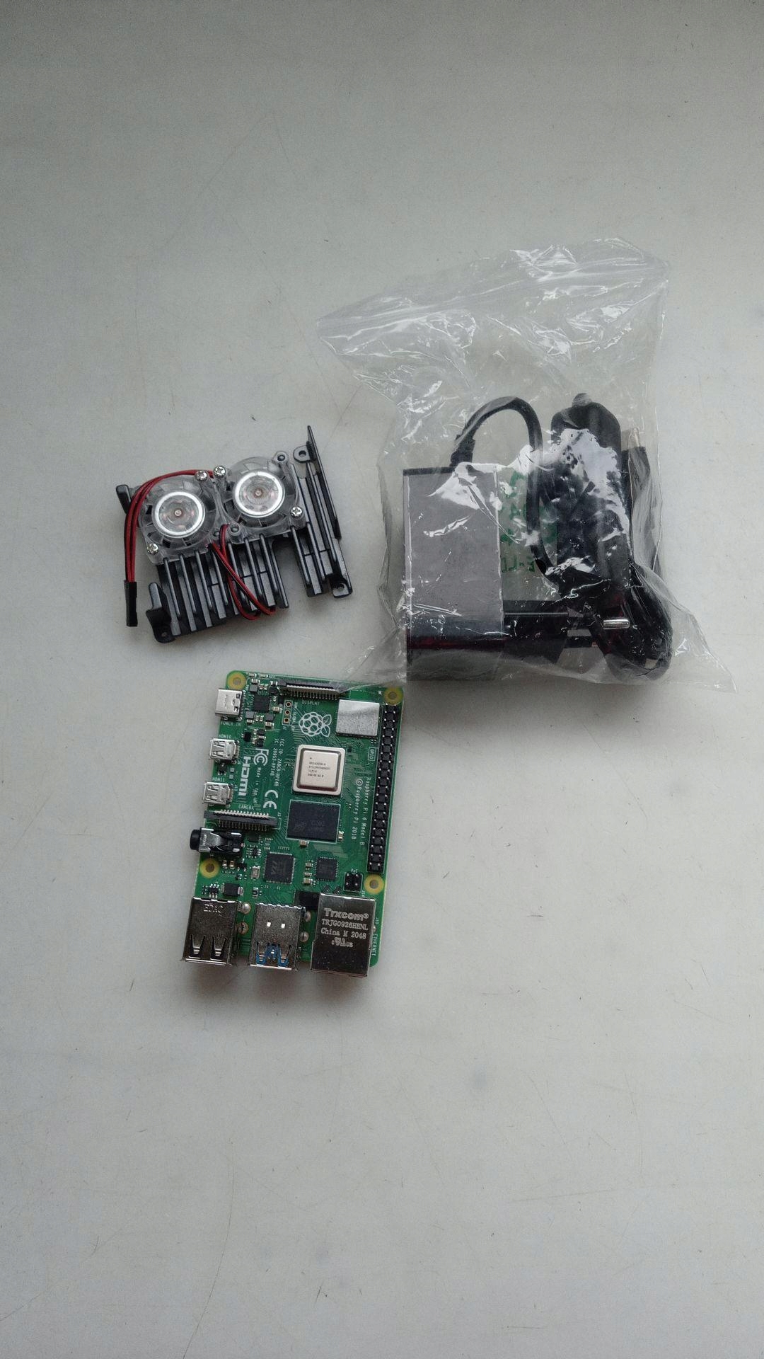 ZESTAW RASPBERRY PI 4 MODEL B 8 GB RAM Kod producenta RPI8128