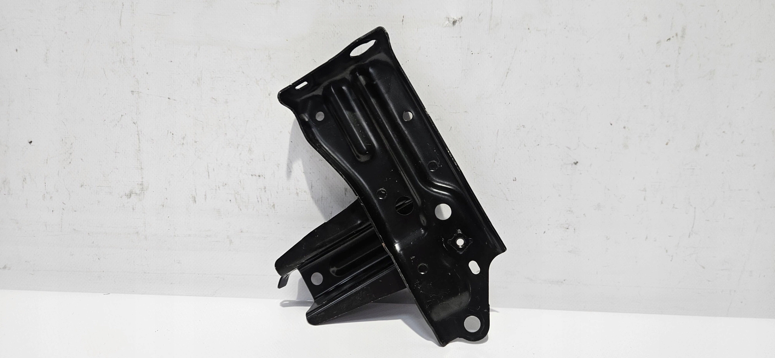 console holder supports right front TOYOTA YARIS CROSS 20- original