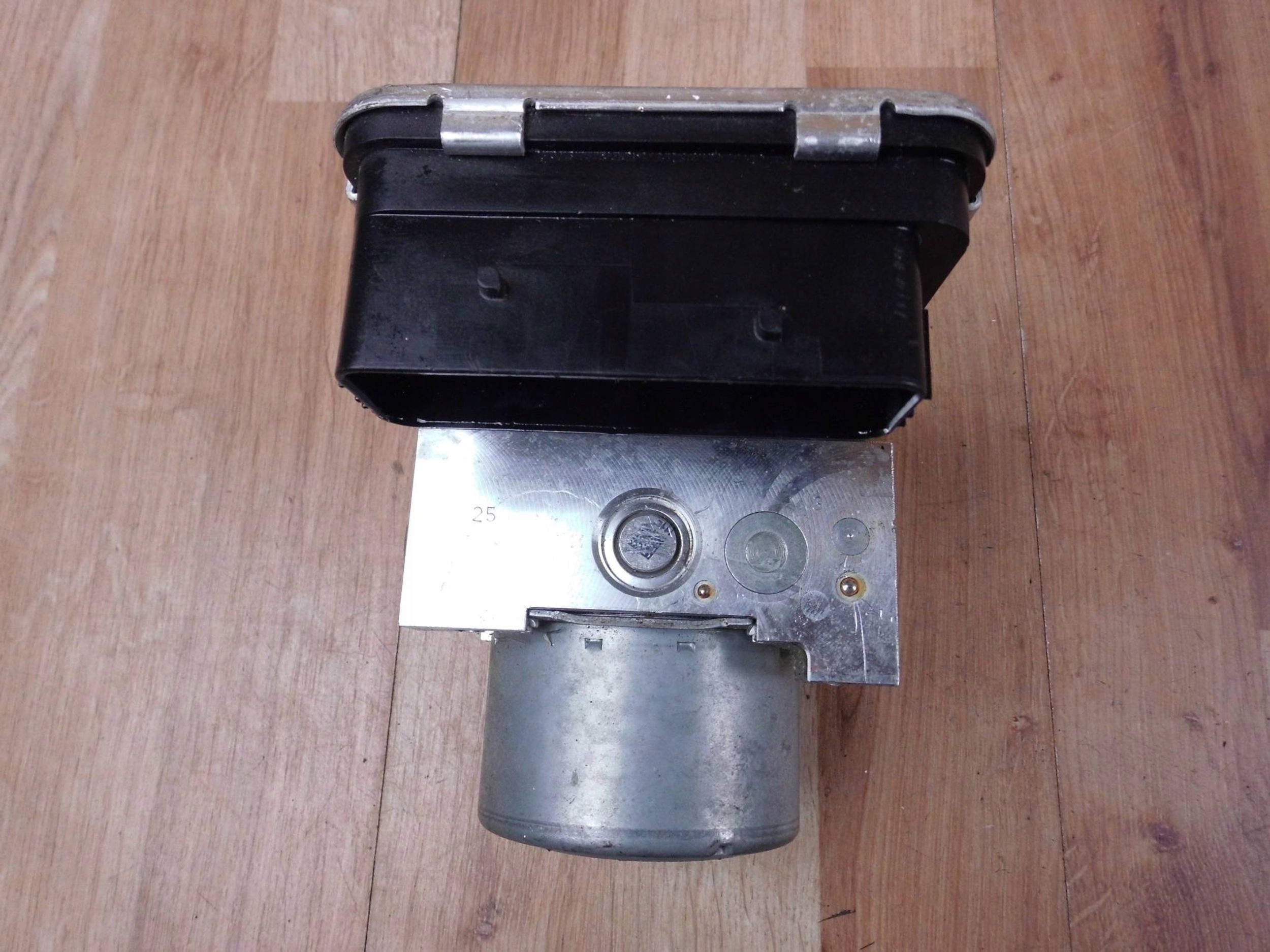 Volvo V90 II S90 XC60 XC90 pumpa ABS 31680098