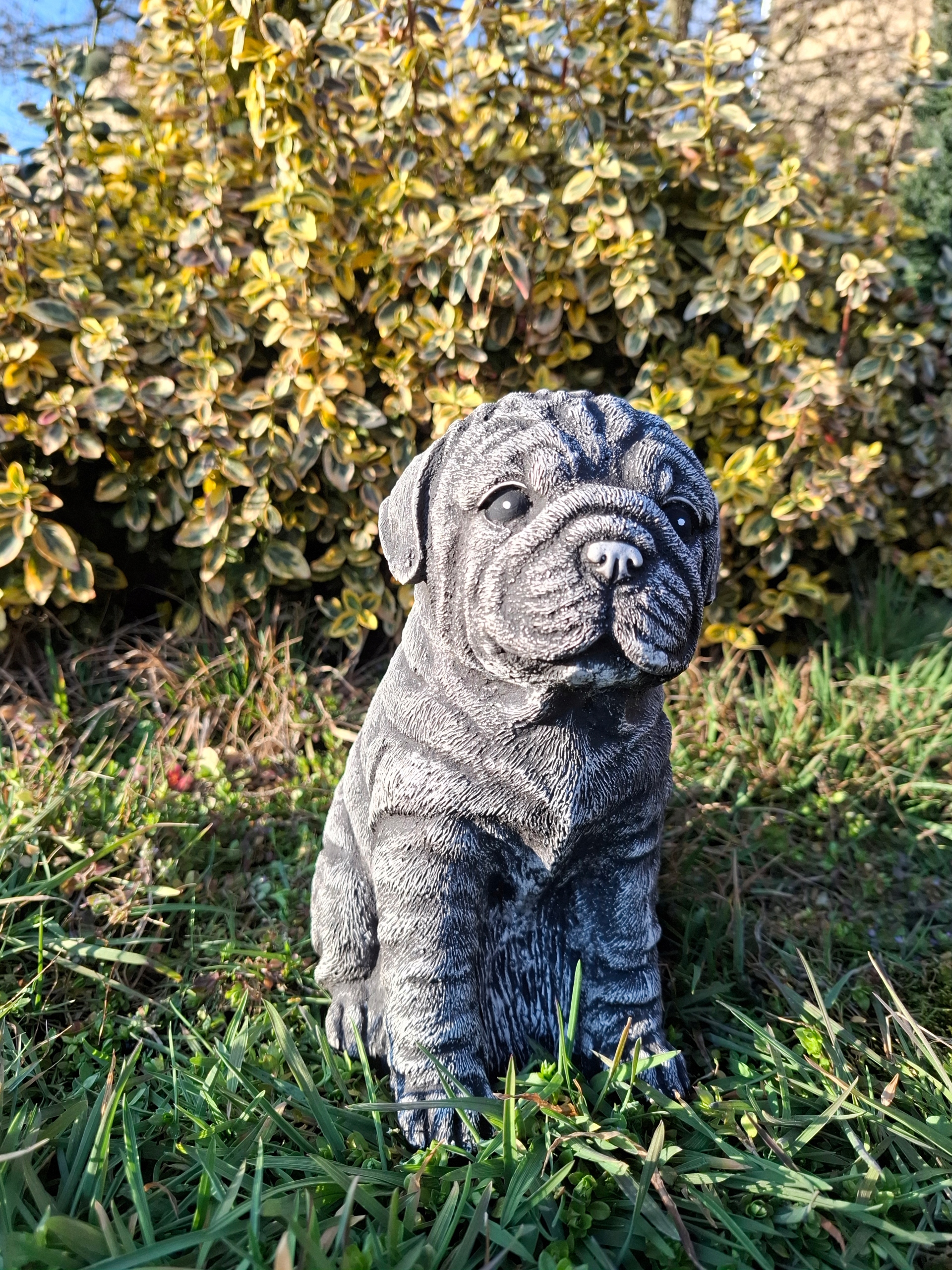 Figurka Pes Mops figurky z betonu pejsek zahradní ozdoba